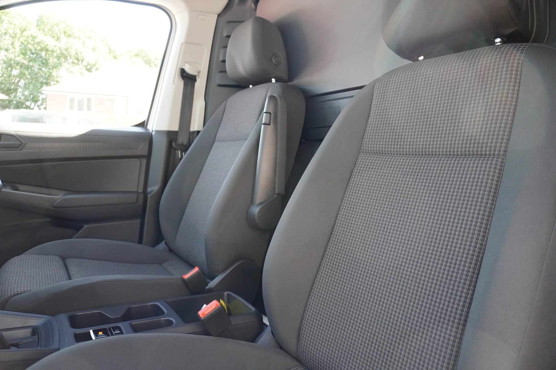 Volkswagen-Caddy-image-9