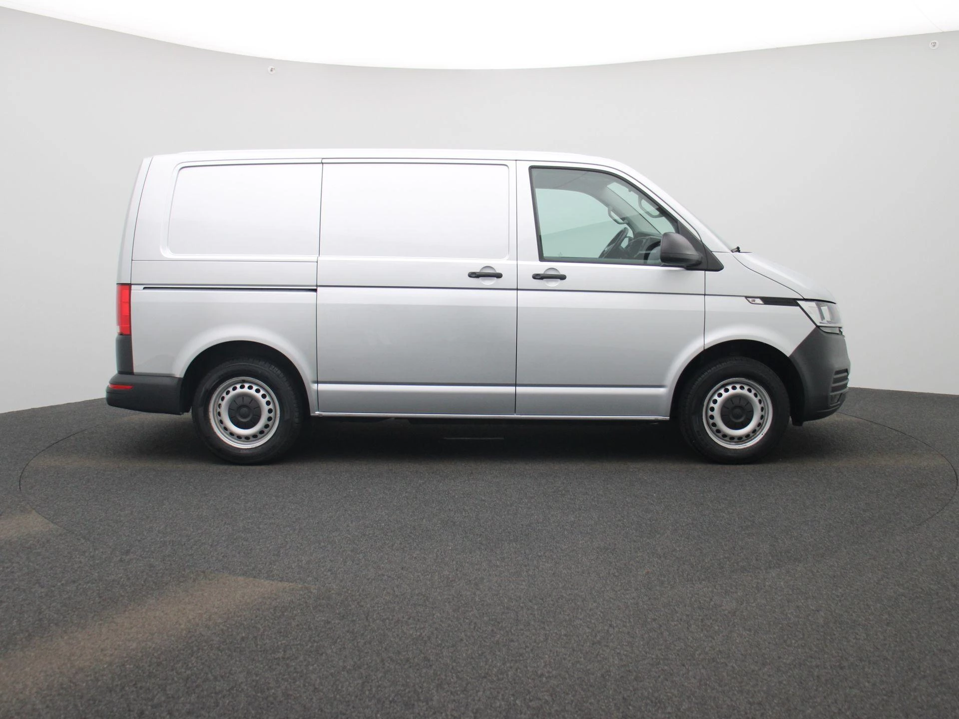 Volkswagen-Transporter-image-5
