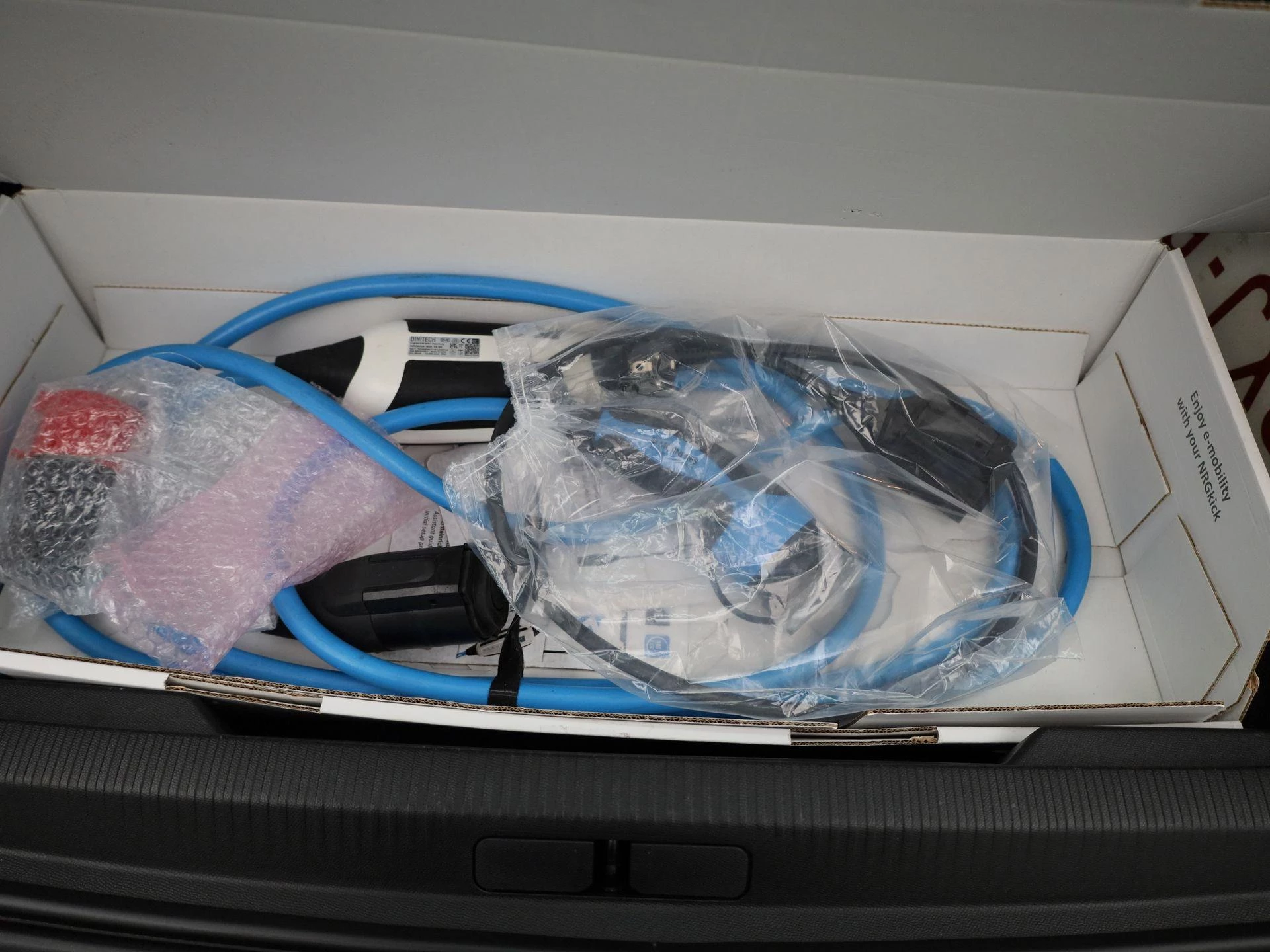 Peugeot-e-2008-image-11