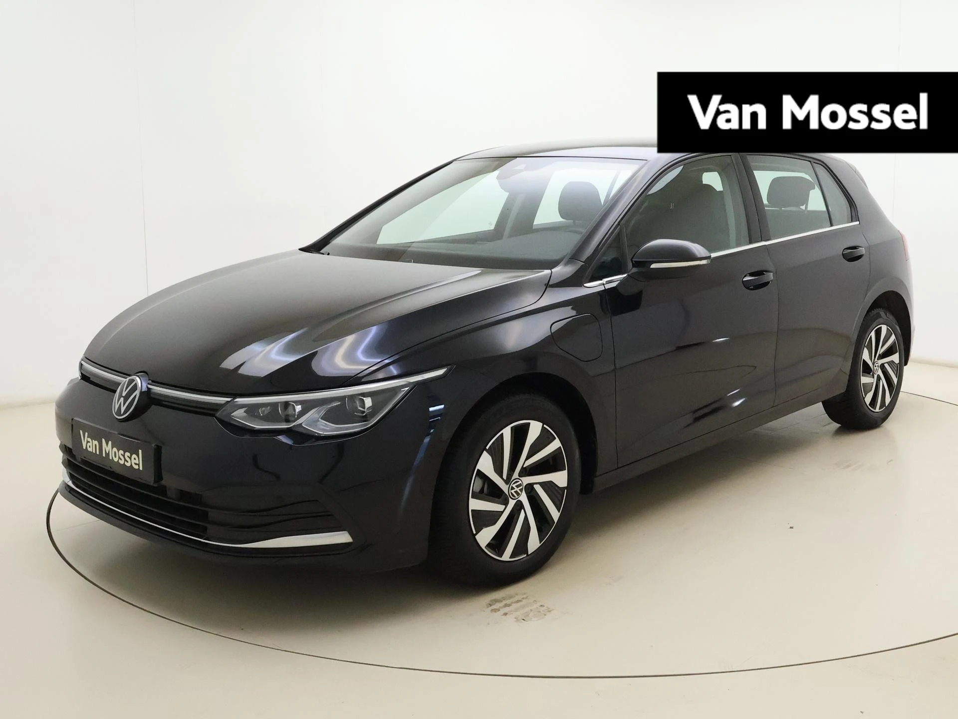 Volkswagen-Golf-image-0