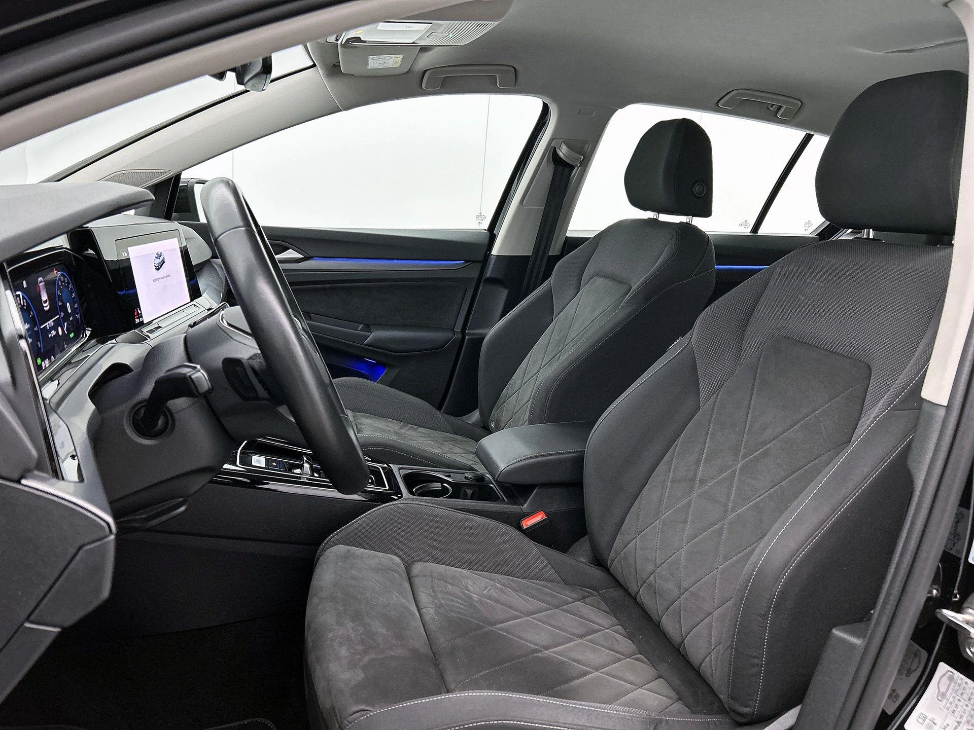 Volkswagen-Golf-image-33