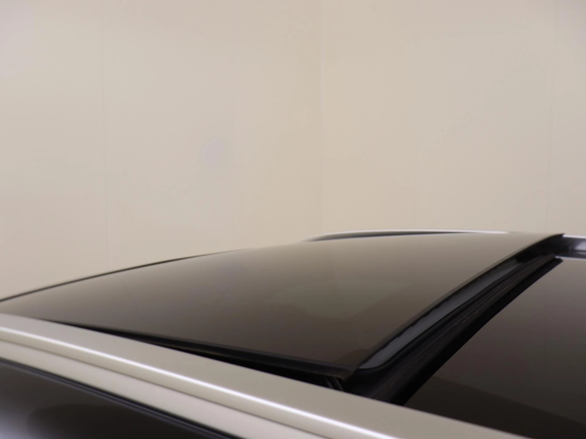 Mercedes-Benz-GLC-image-28