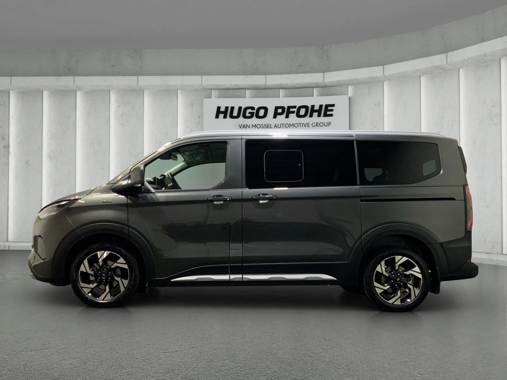 Ford-Tourneo Custom-image-1