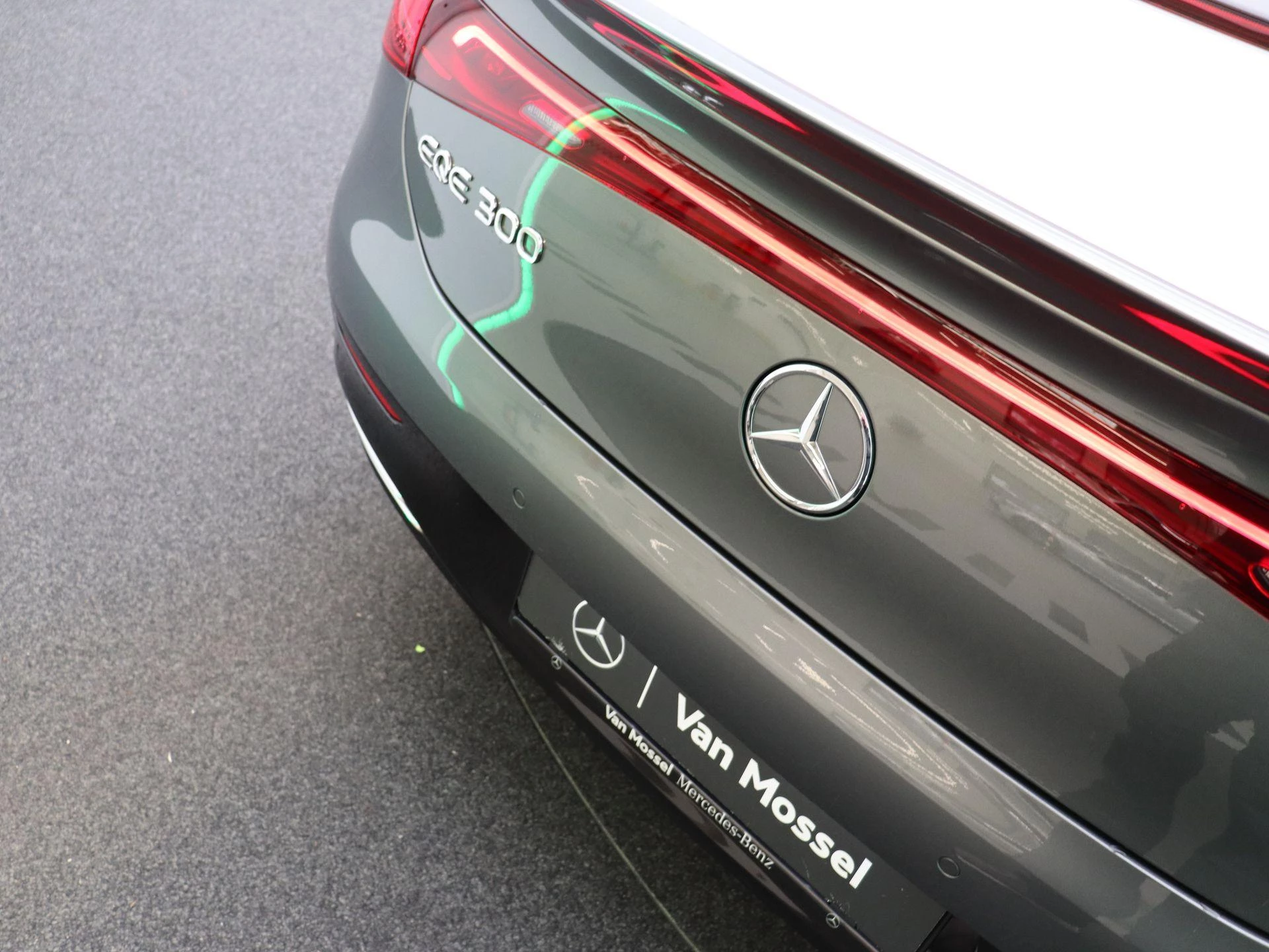 Mercedes-Benz-EQE-image-18