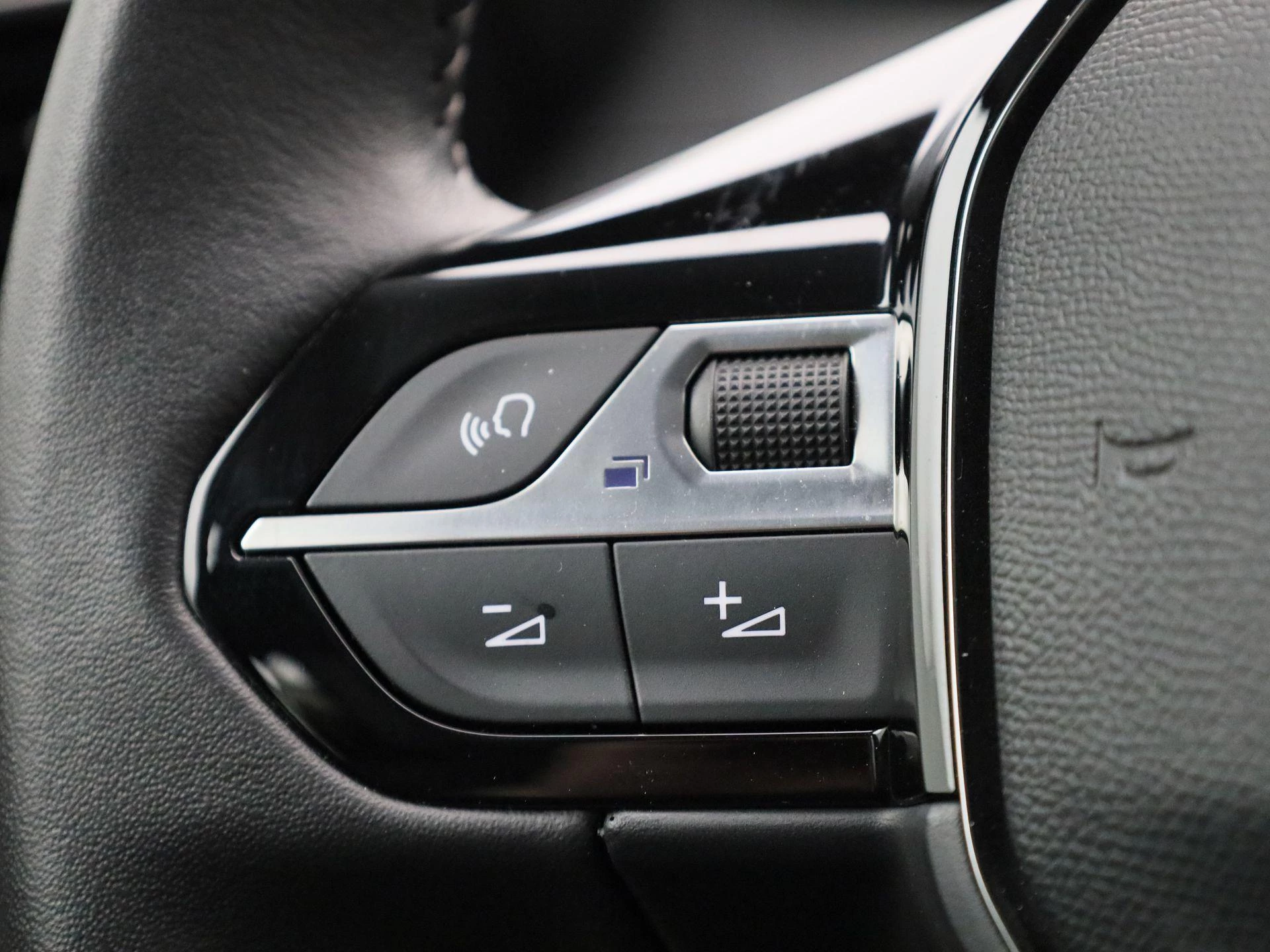 Peugeot-e-208-image-17