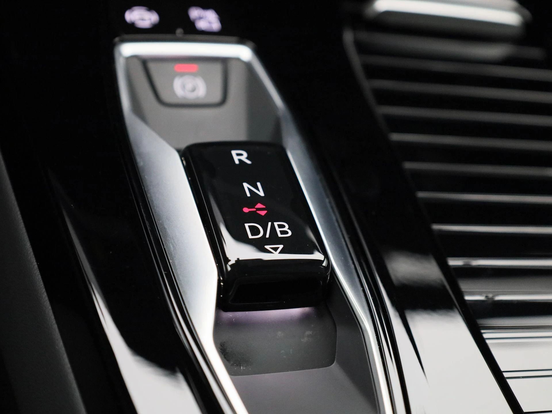 Audi-Q6 e-tron-image-18