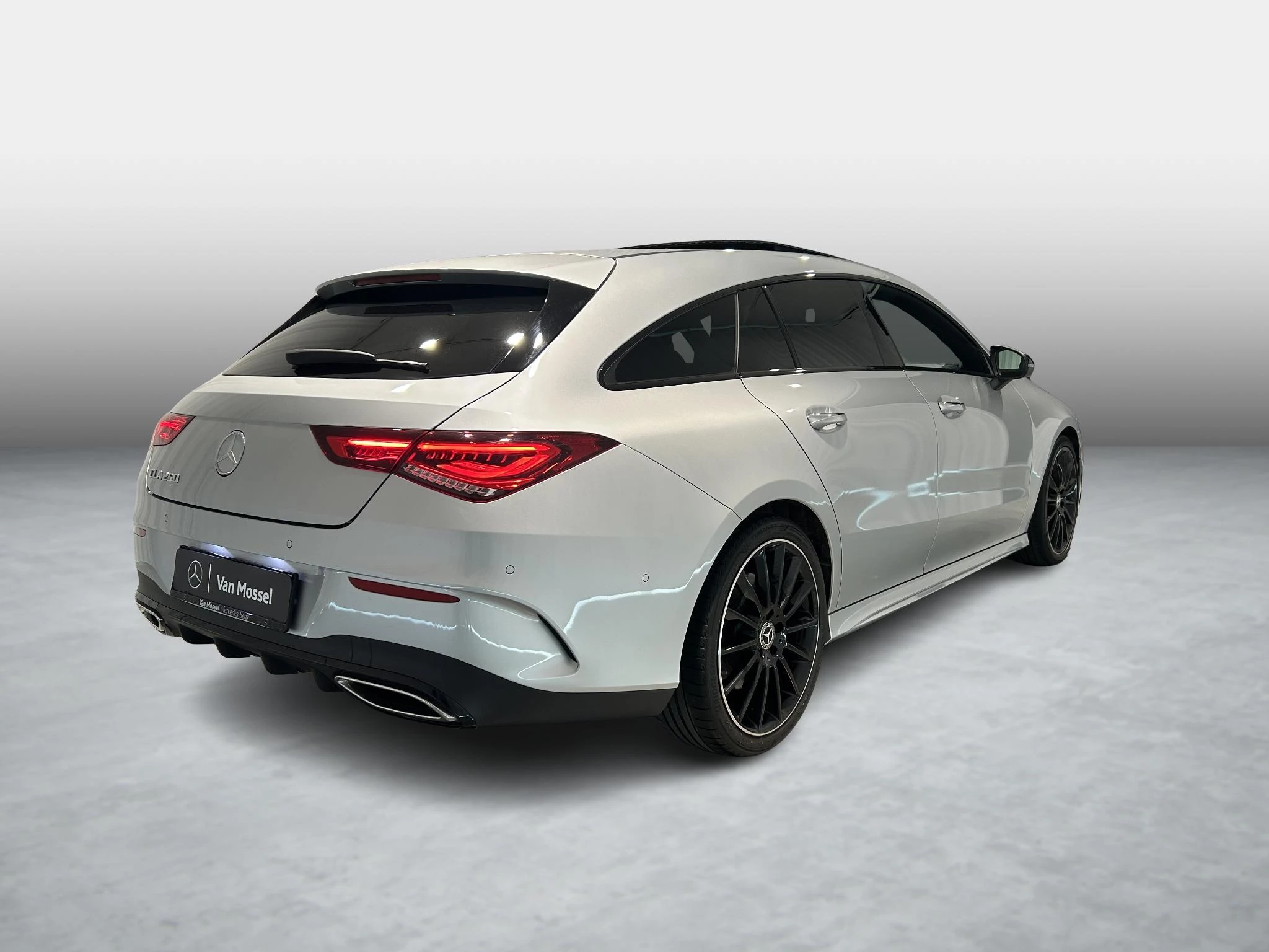 Mercedes-Benz CLA 250 AMG Line Shooting Brake + 224 PK + PANO DAK + MULTIBEAM LED + CAMERA +
