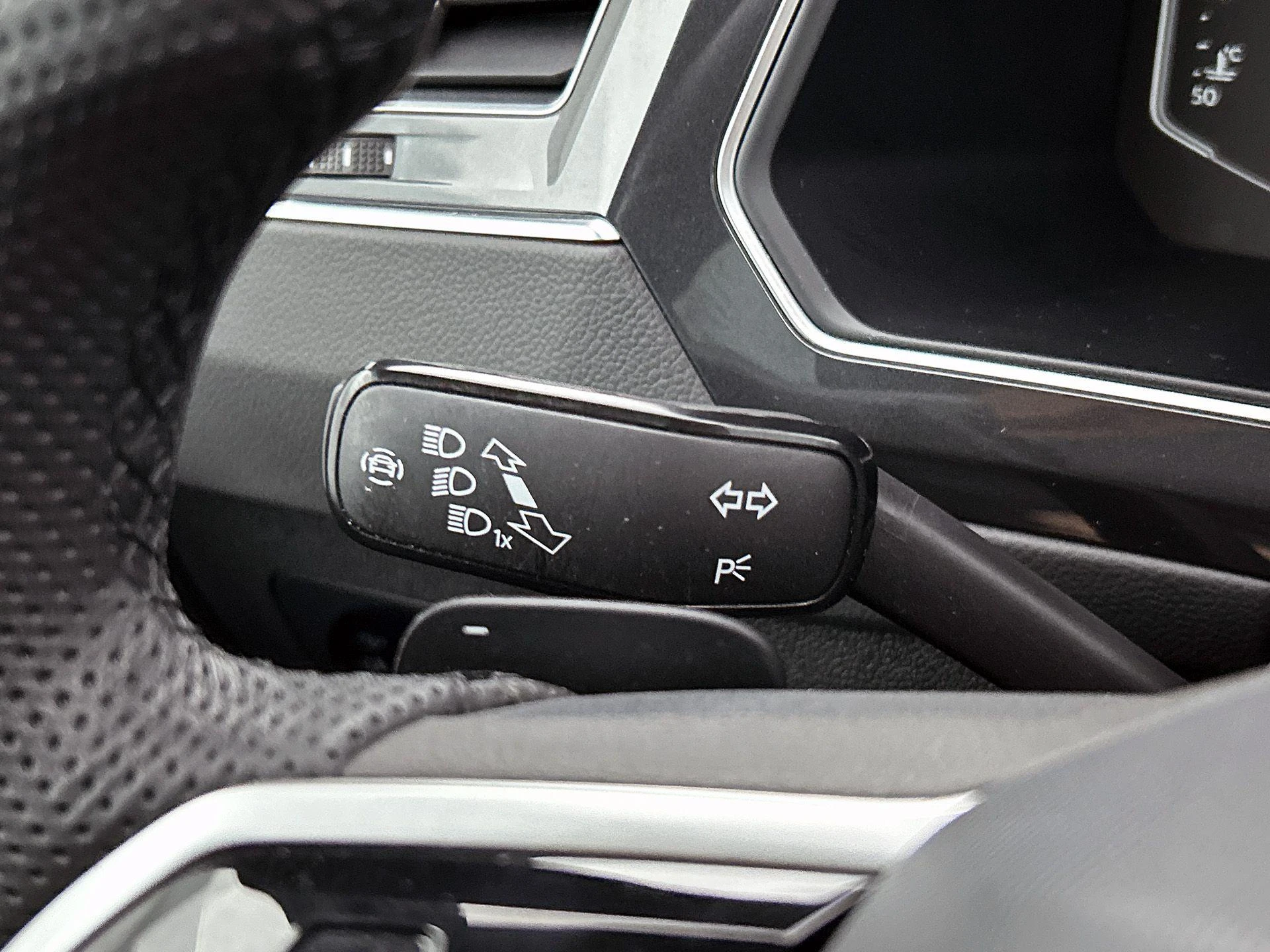 Volkswagen-Tiguan-image-10