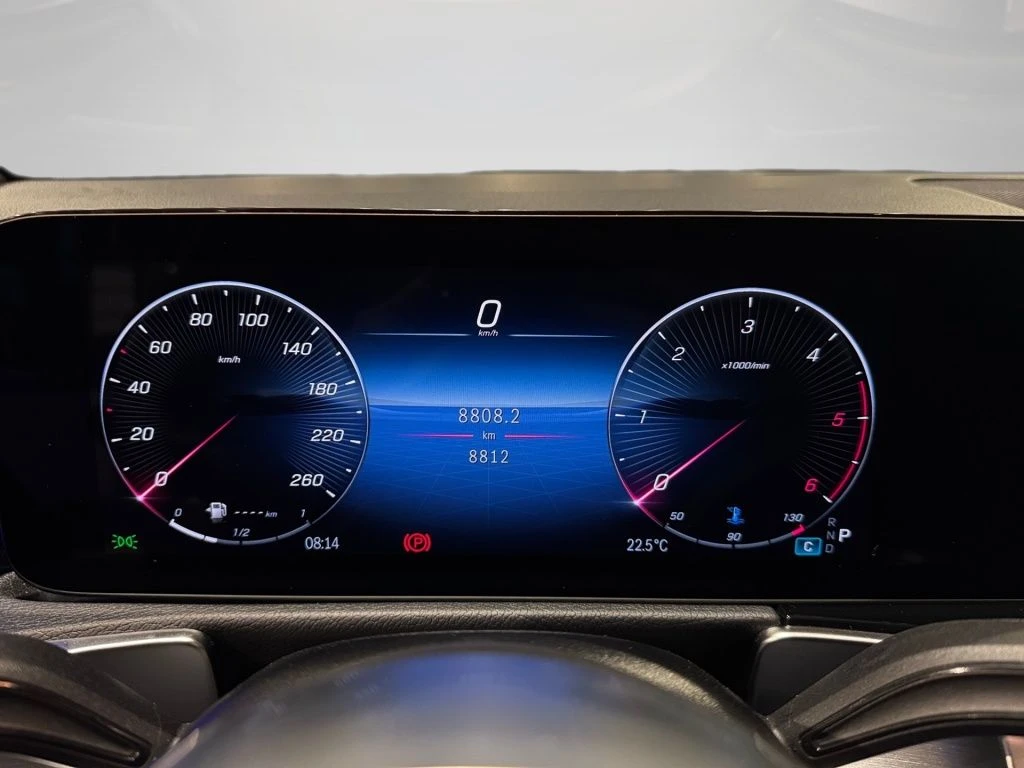 Mercedes-Benz-GLB 200 d-image-6