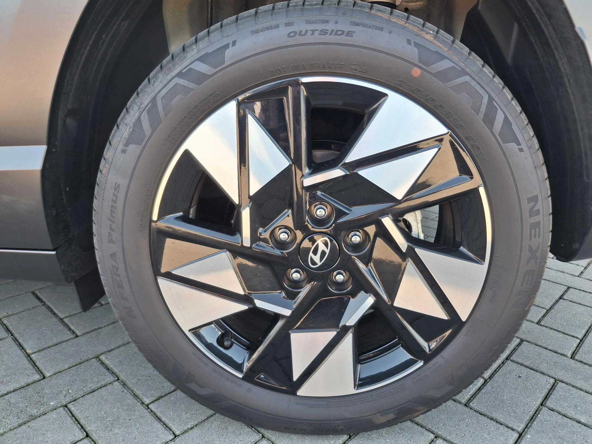 Hyundai Kona 1.6 GDI HEV Premium Sky