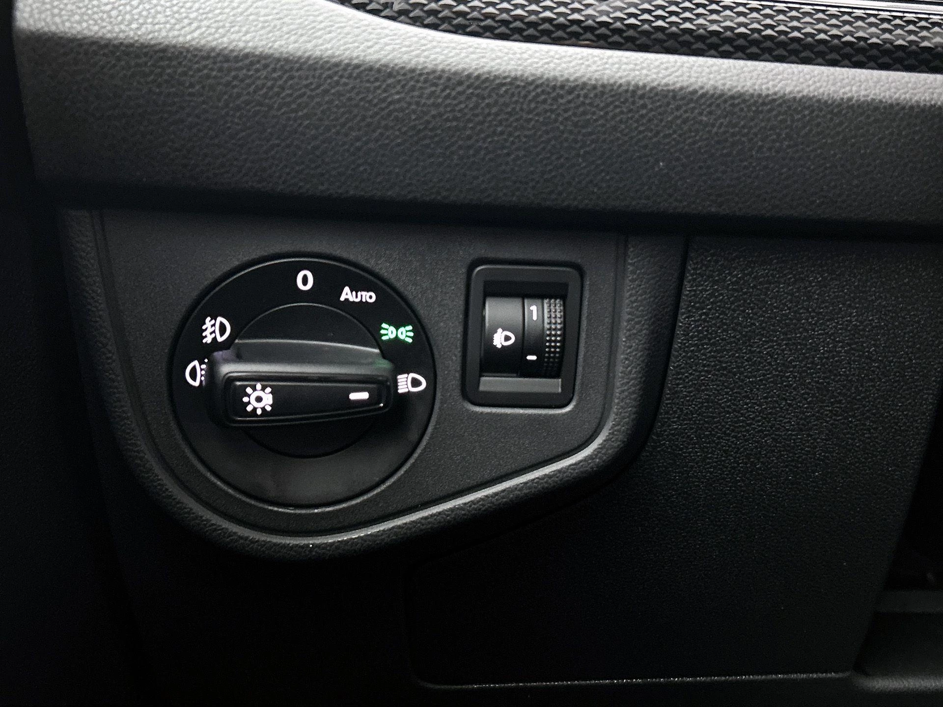 Volkswagen-Polo-image-23