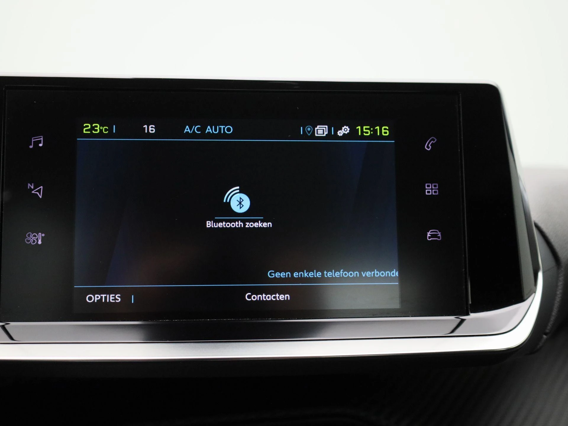Peugeot-e-208-image-19