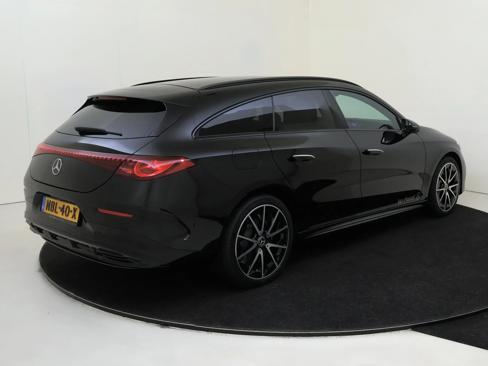 Mercedes-Benz-CLA-image-3