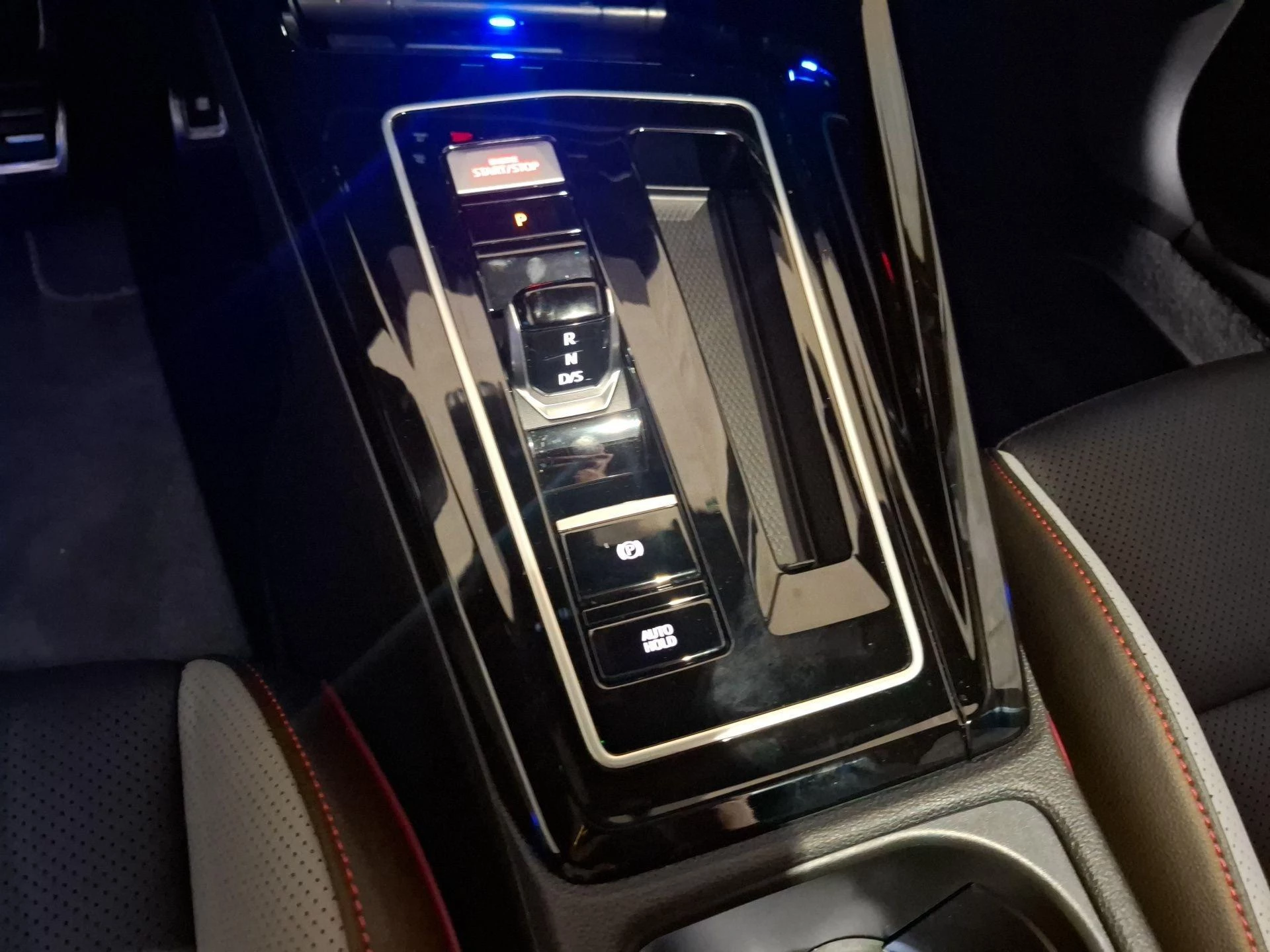 Volkswagen-Golf-image-9