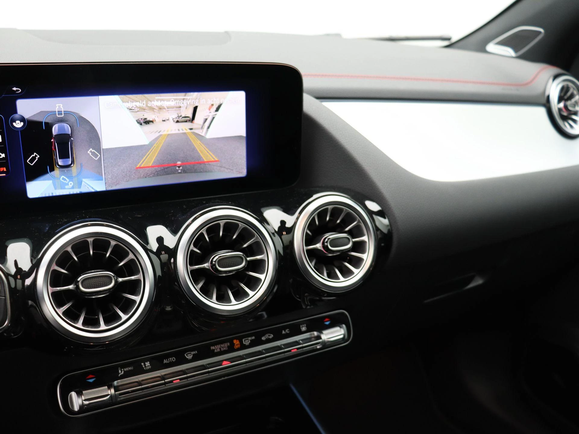 Mercedes-Benz EQA 250+ Star Edition + AMG + PANO DAK + BURMESTER + TREKHAAK + HEAD UP