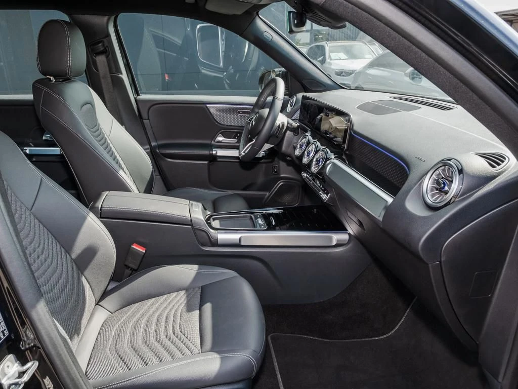 Mercedes-Benz-GLB 200 d-image-11
