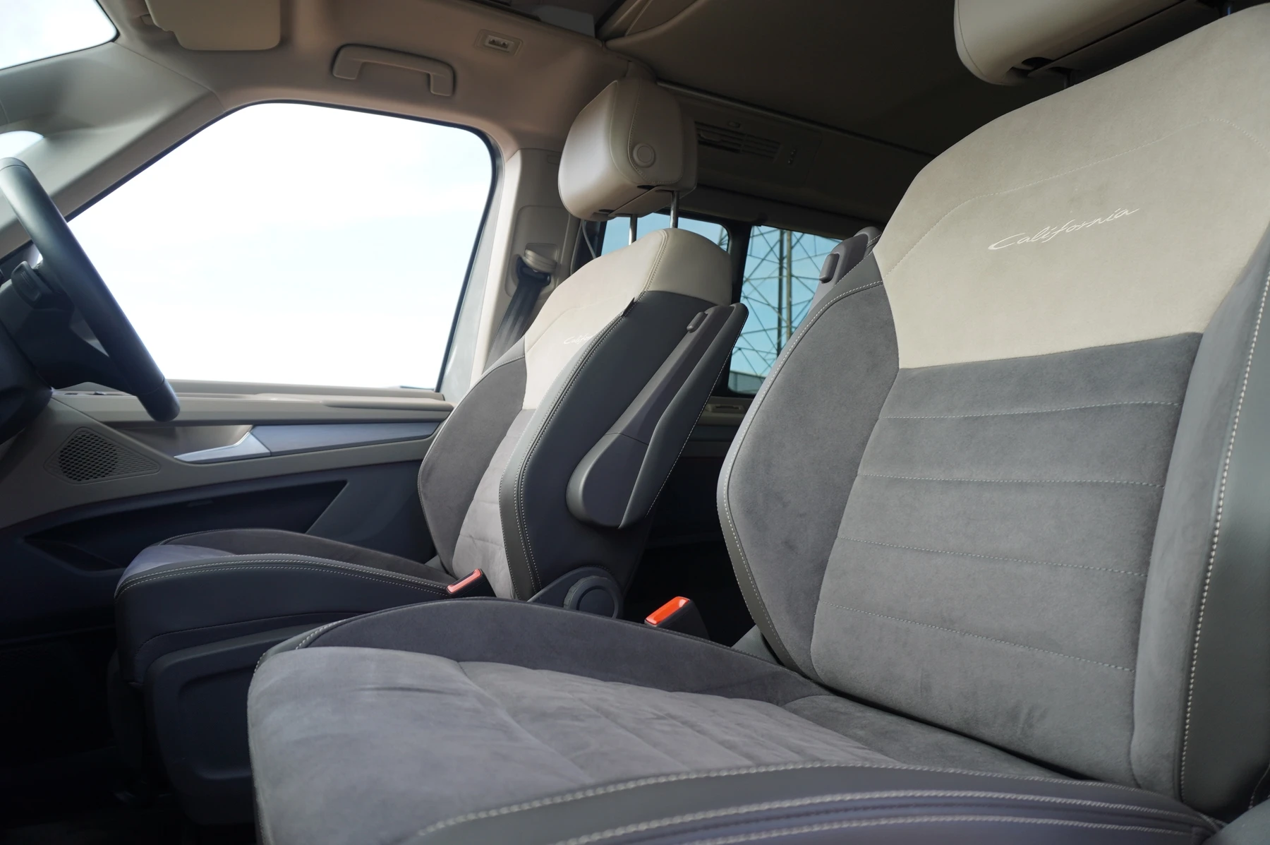 Volkswagen-California-image-8