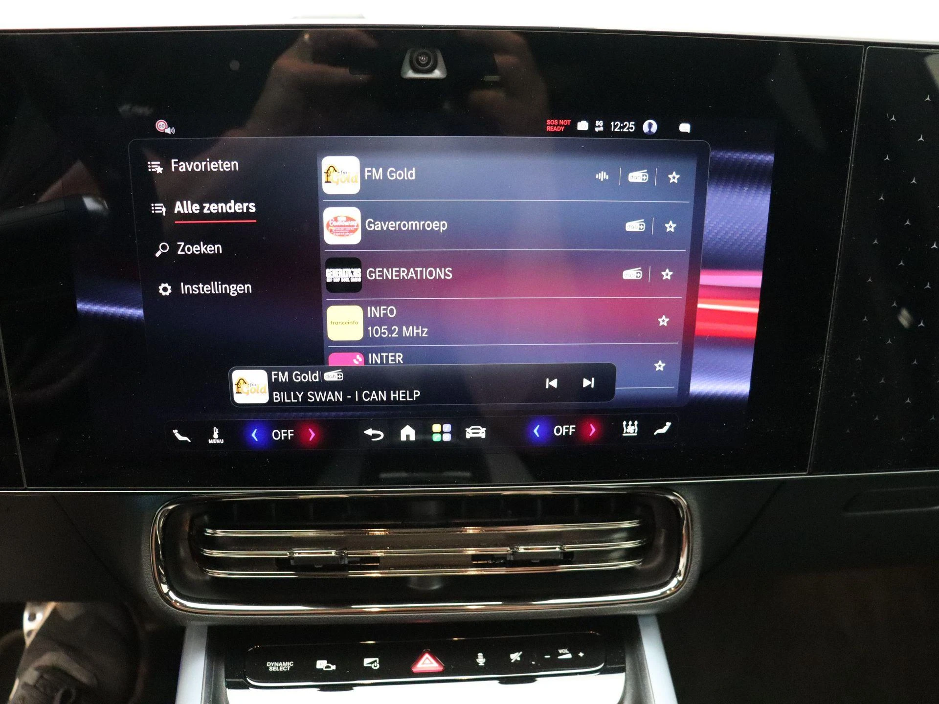 Mercedes-Benz-CLA-image-13