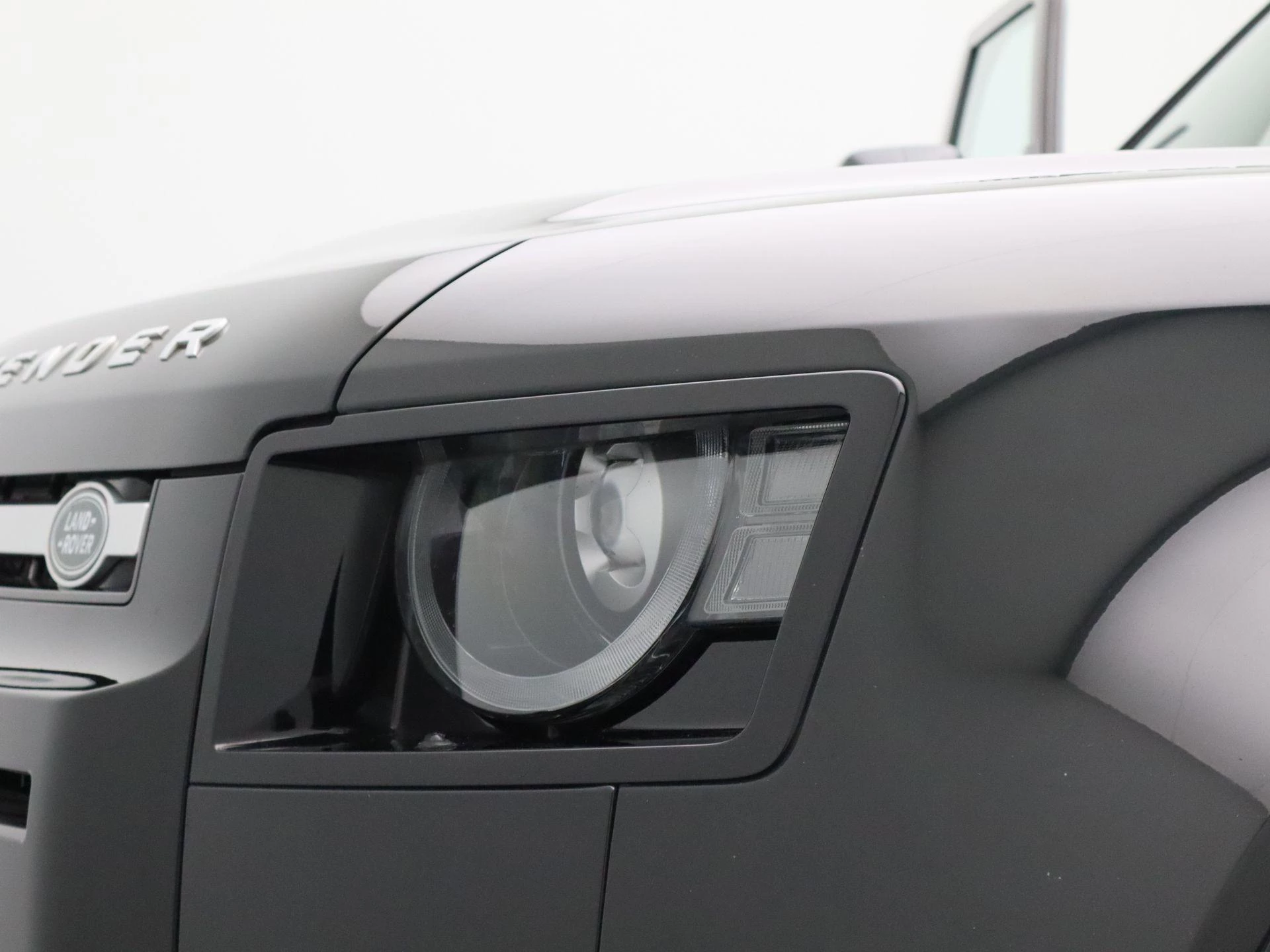 Land Rover-Defender-image-13