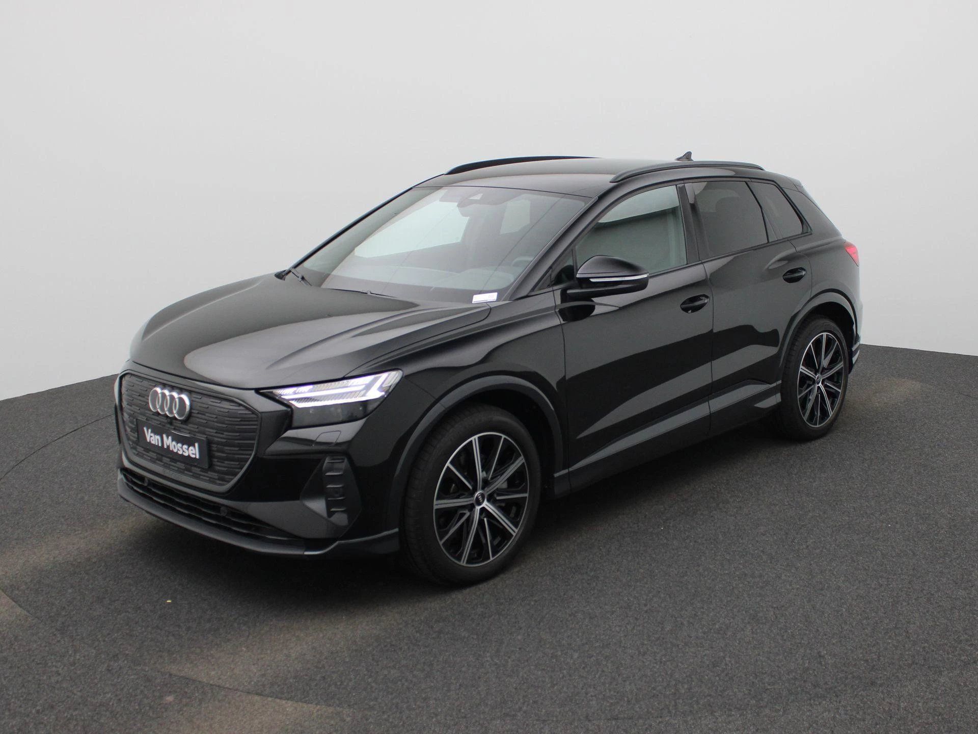 Audi-Q4 e-tron-image-57
