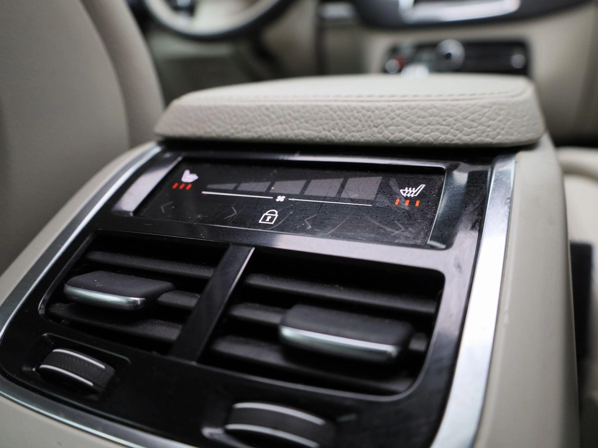 Volvo-XC90-image-40