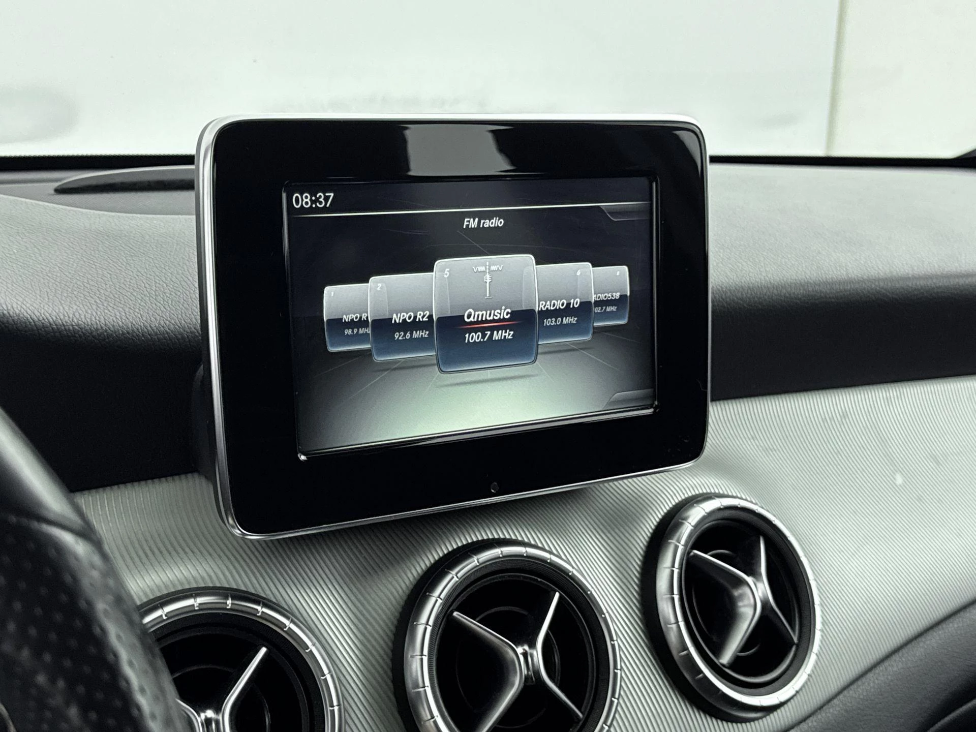Mercedes-Benz-CLA-image-10