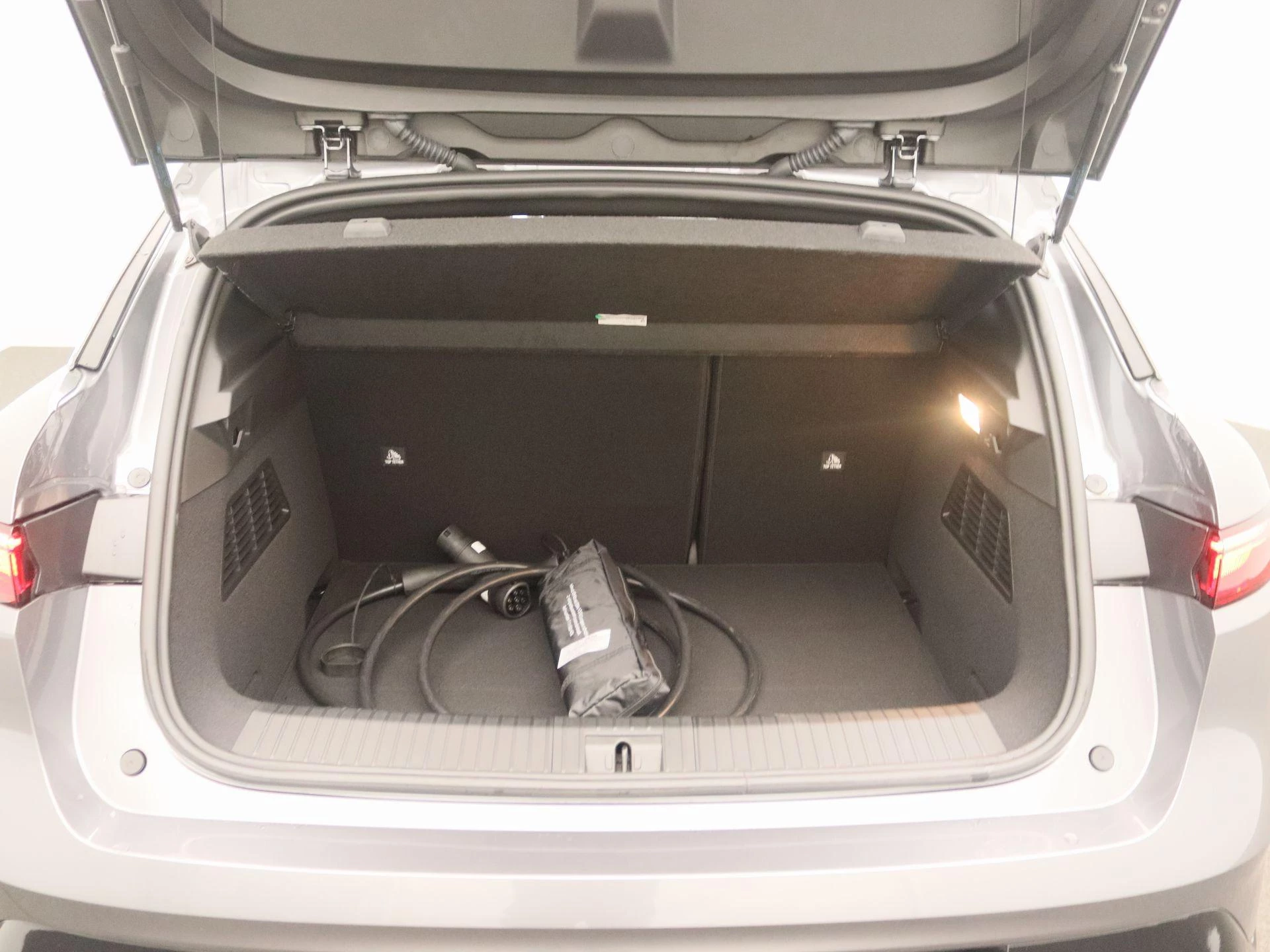 Renault-Megane E-Tech-image-12