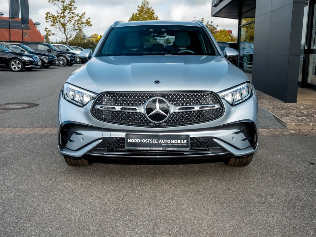 Mercedes-Benz-GLC 300 d-image-3