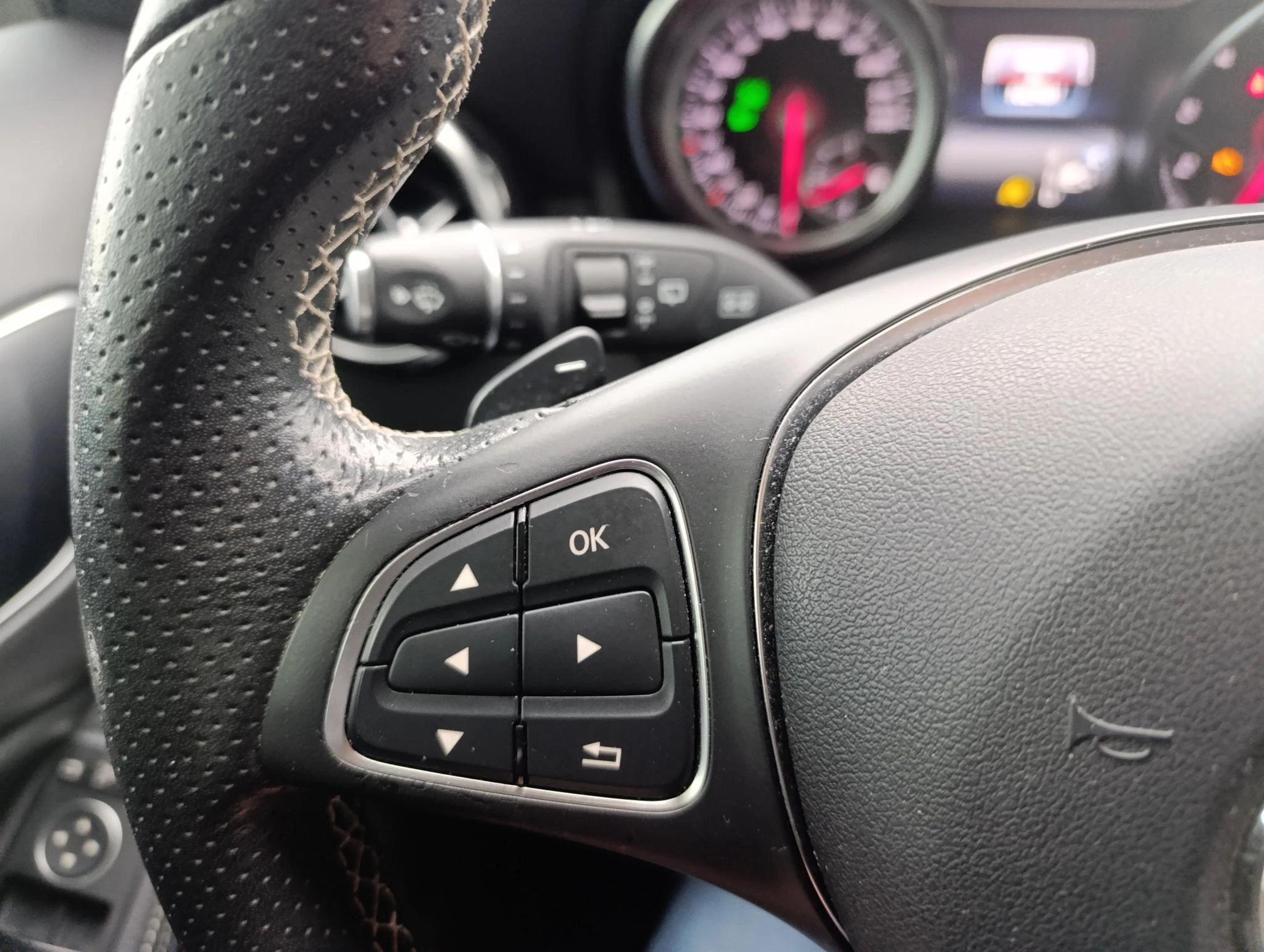 Mercedes-Benz-GLA-image-18