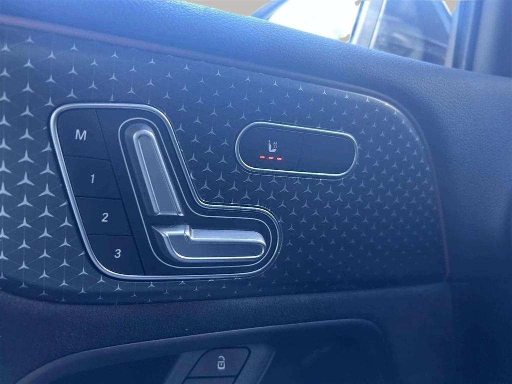 Mercedes-Benz-EQB-image-11