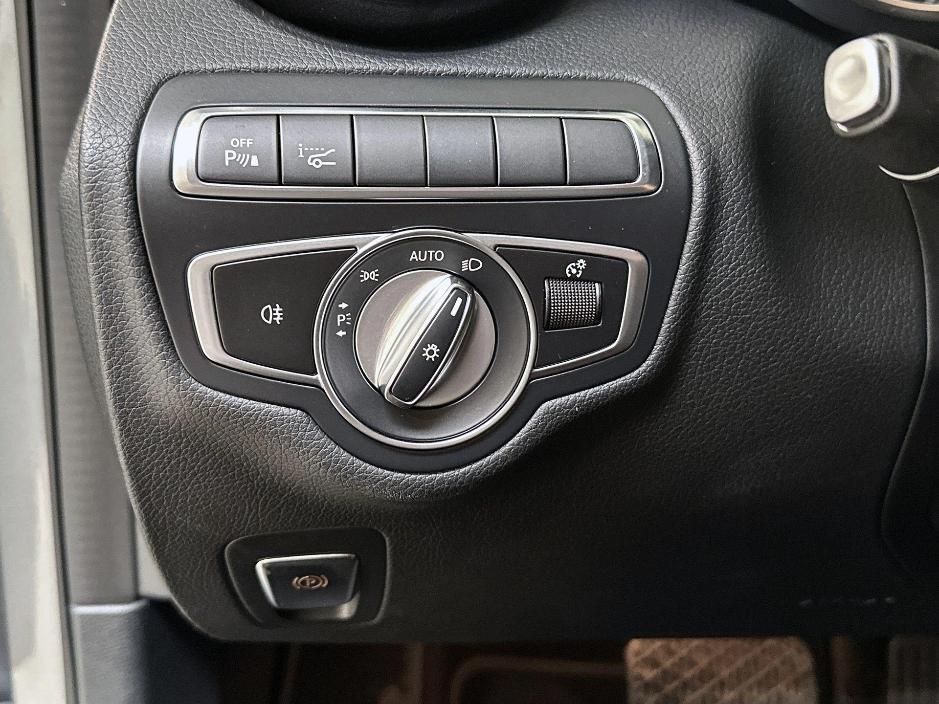 Mercedes-Benz-C-Klasse-image-21