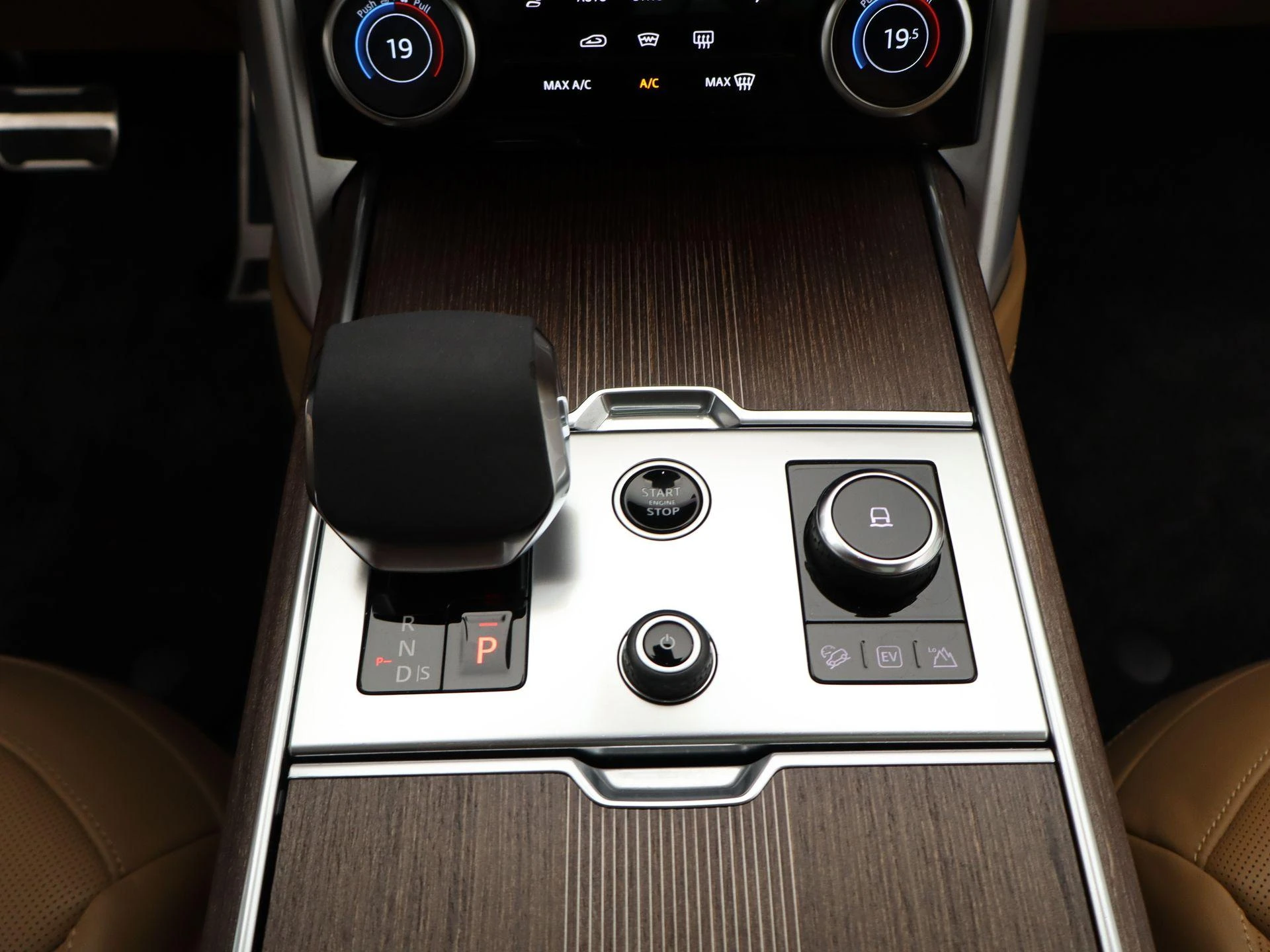 Land Rover-Range Rover-image-10