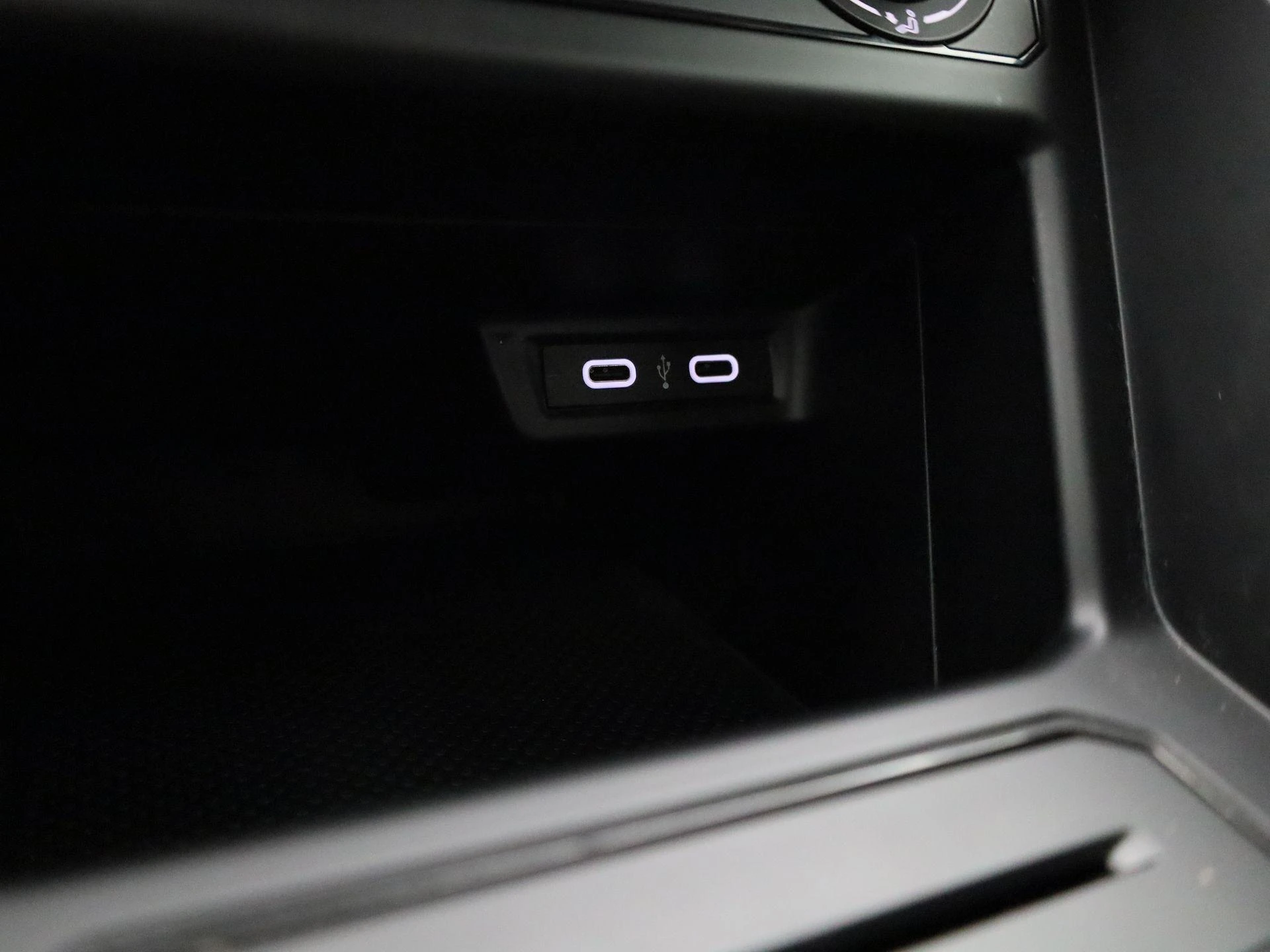 Volkswagen-Polo-image-28