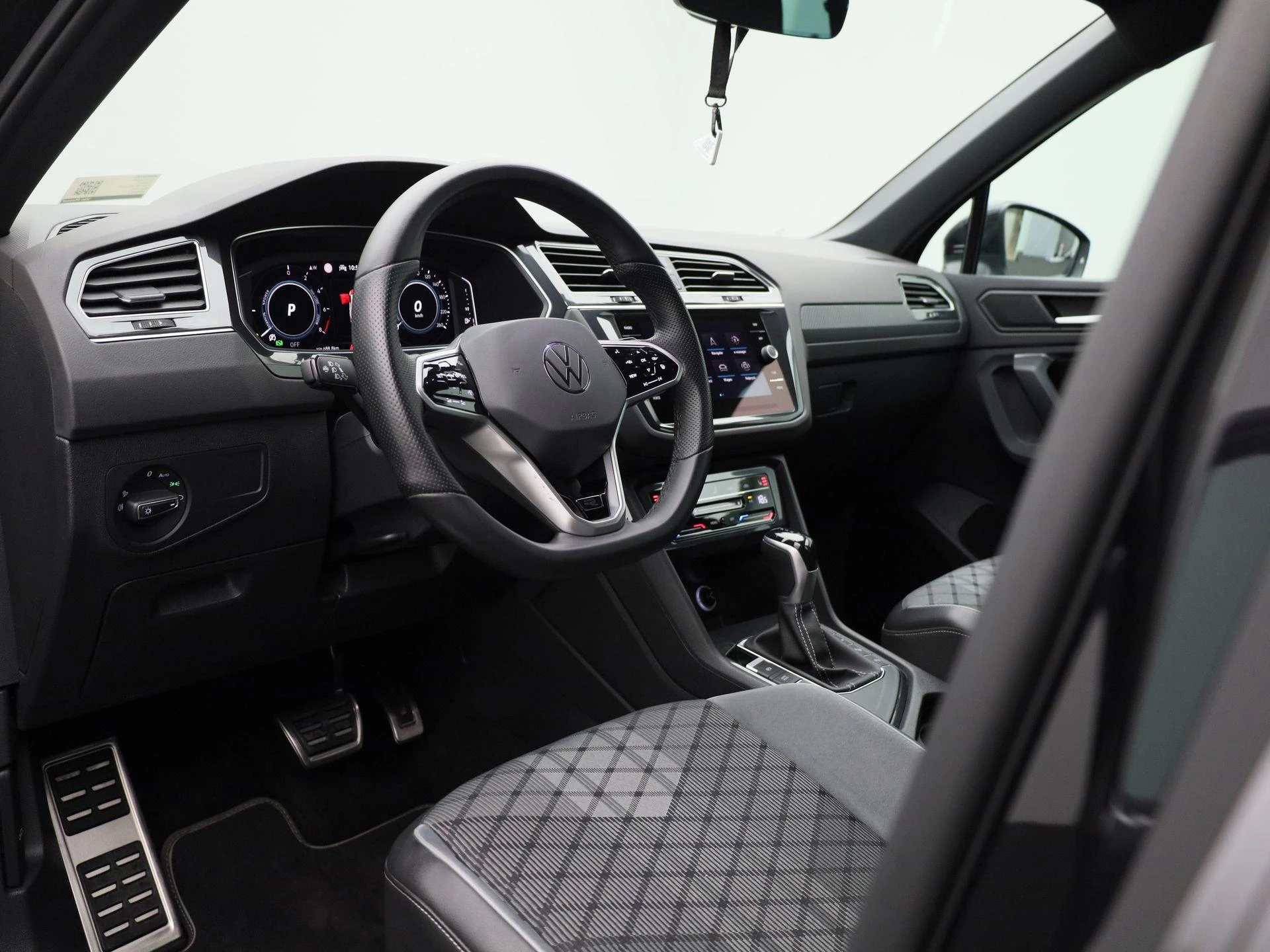 Volkswagen-Tiguan-image-35
