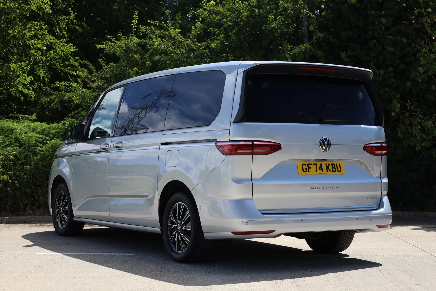 Volkswagen-Multivan-image-2