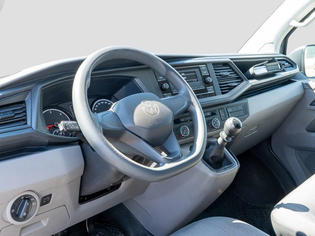 Volkswagen-Transporter-image-11