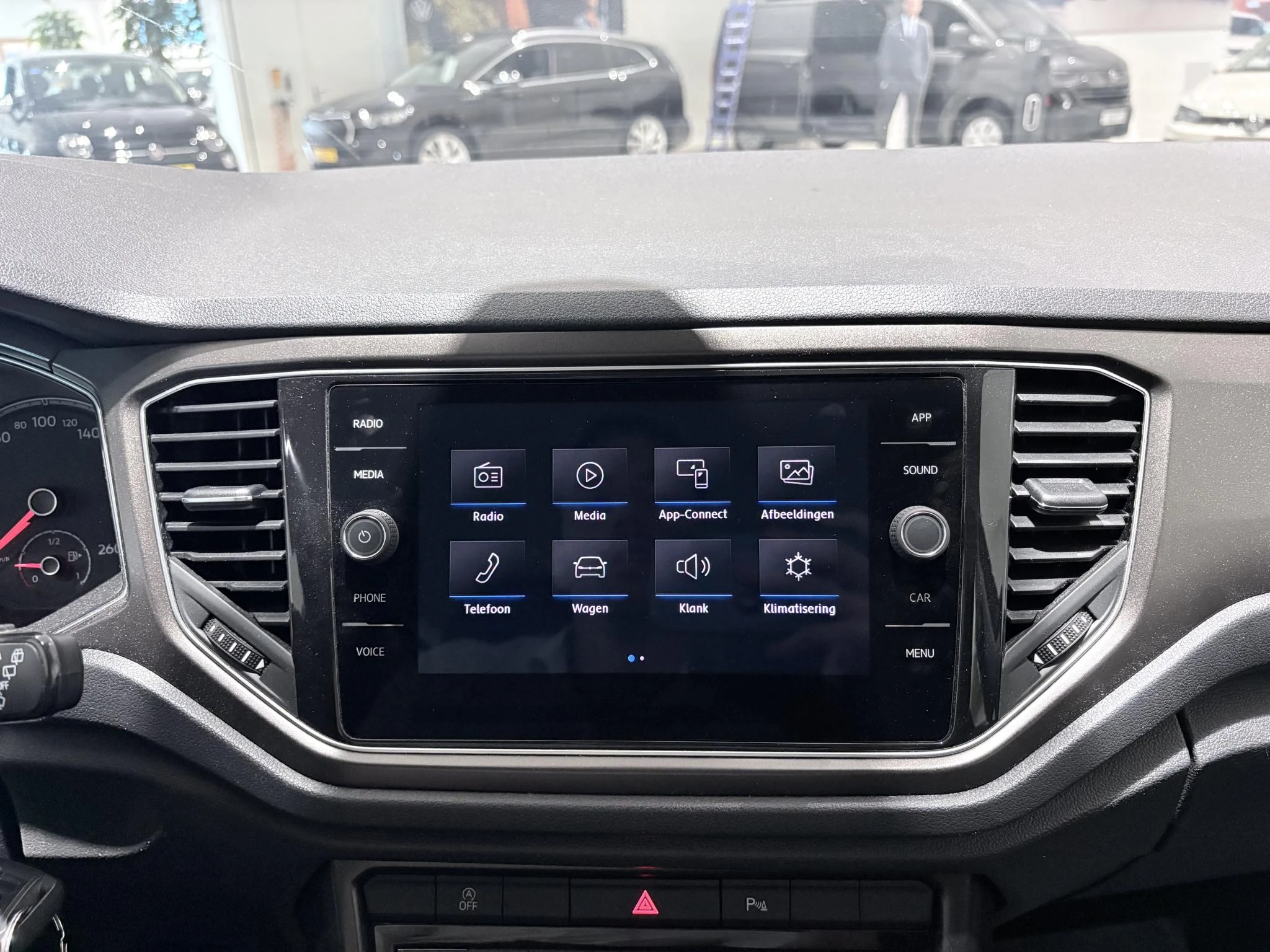 Volkswagen-T-Roc-image-24