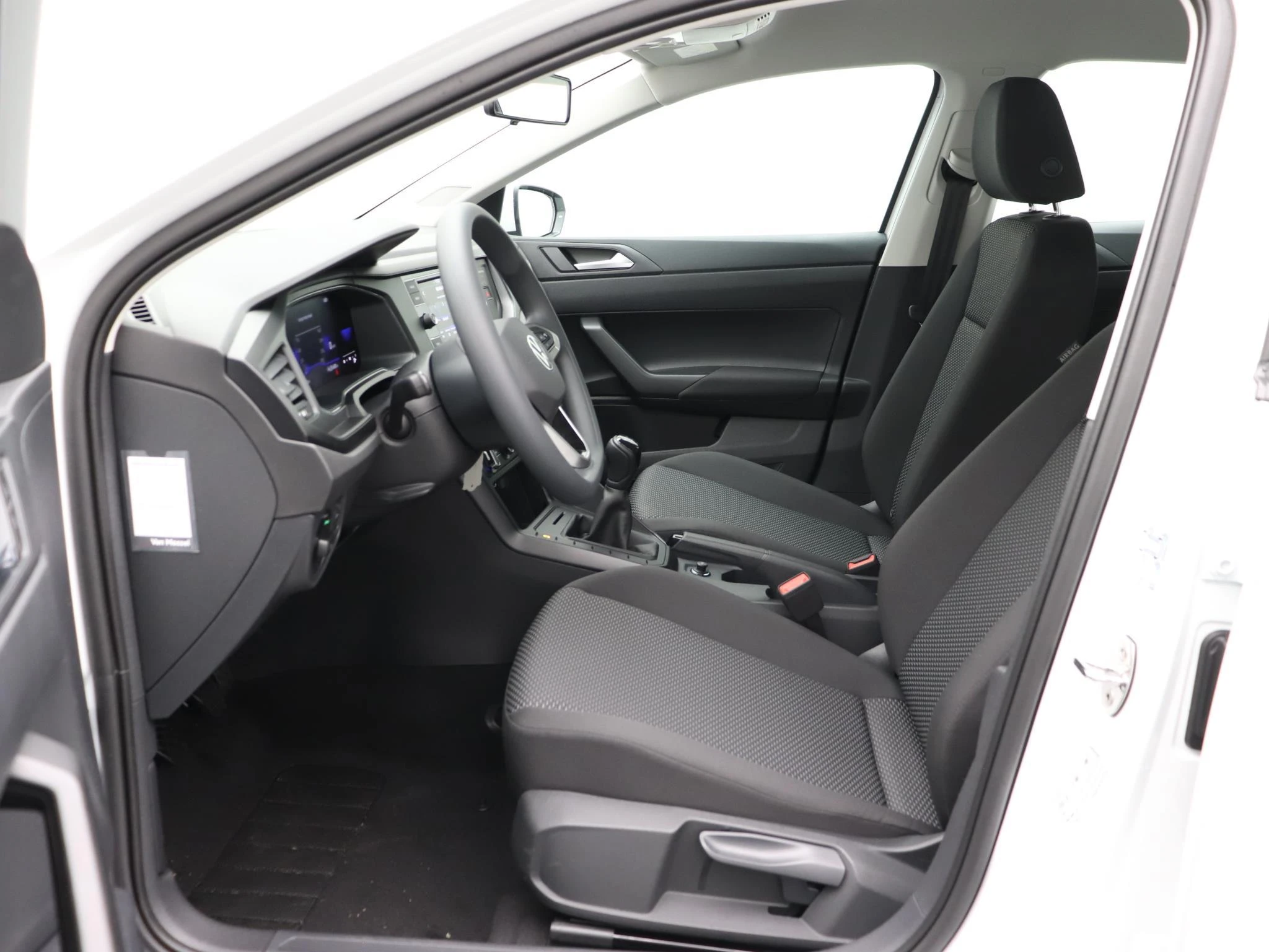 Volkswagen-Polo-image-7