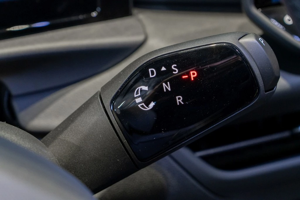 Volkswagen T-Roc 1.5 eTSI DSG R-Line Matrix, Pano