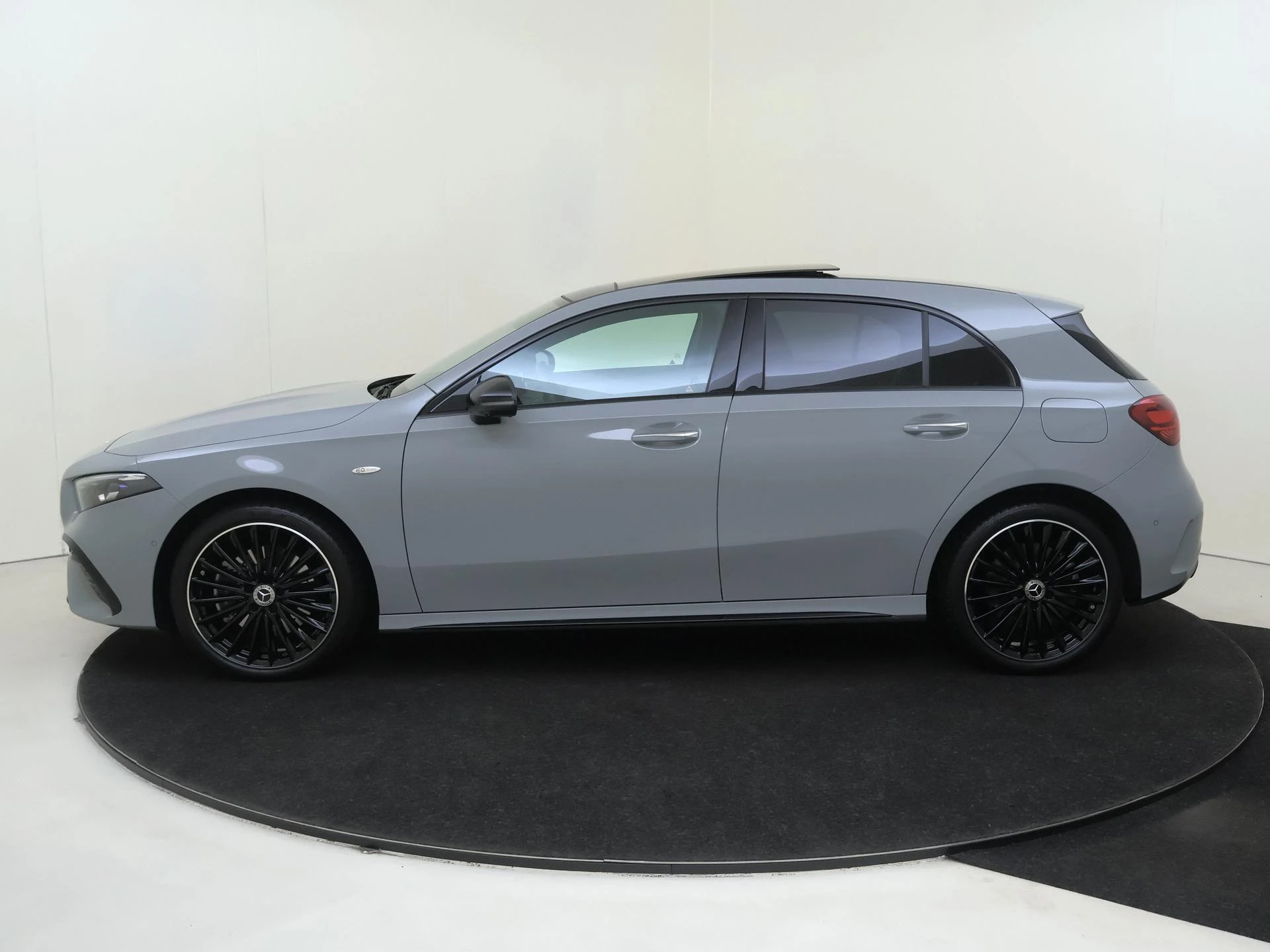 Mercedes-Benz-A-Klasse-image-8