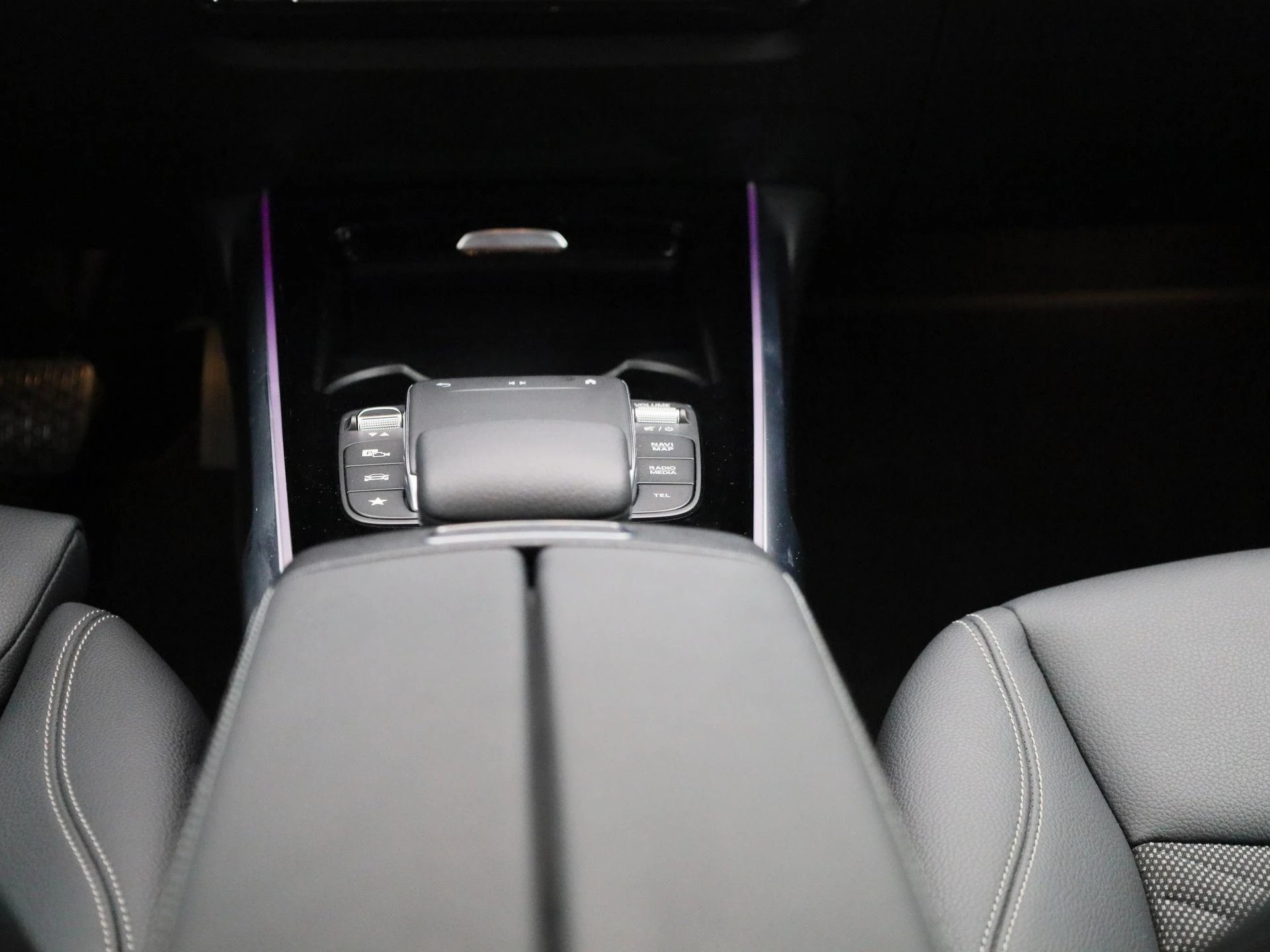 Mercedes-Benz-EQB-image-9