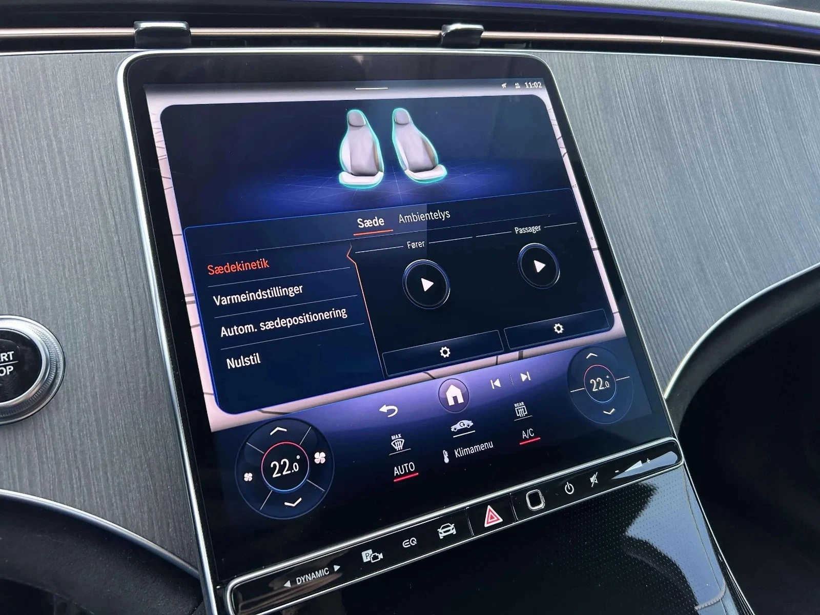 Mercedes-Benz-EQE-image-17