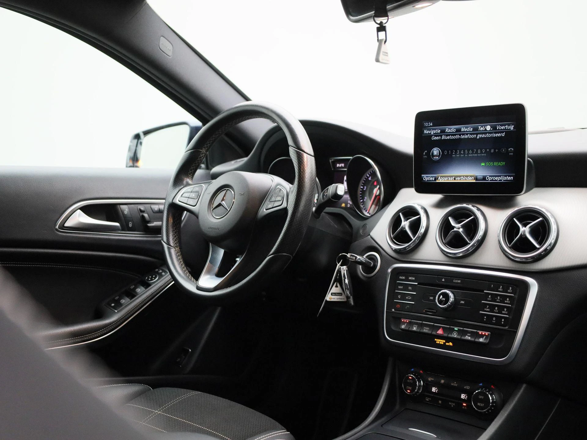 Mercedes-Benz-GLA-image-35