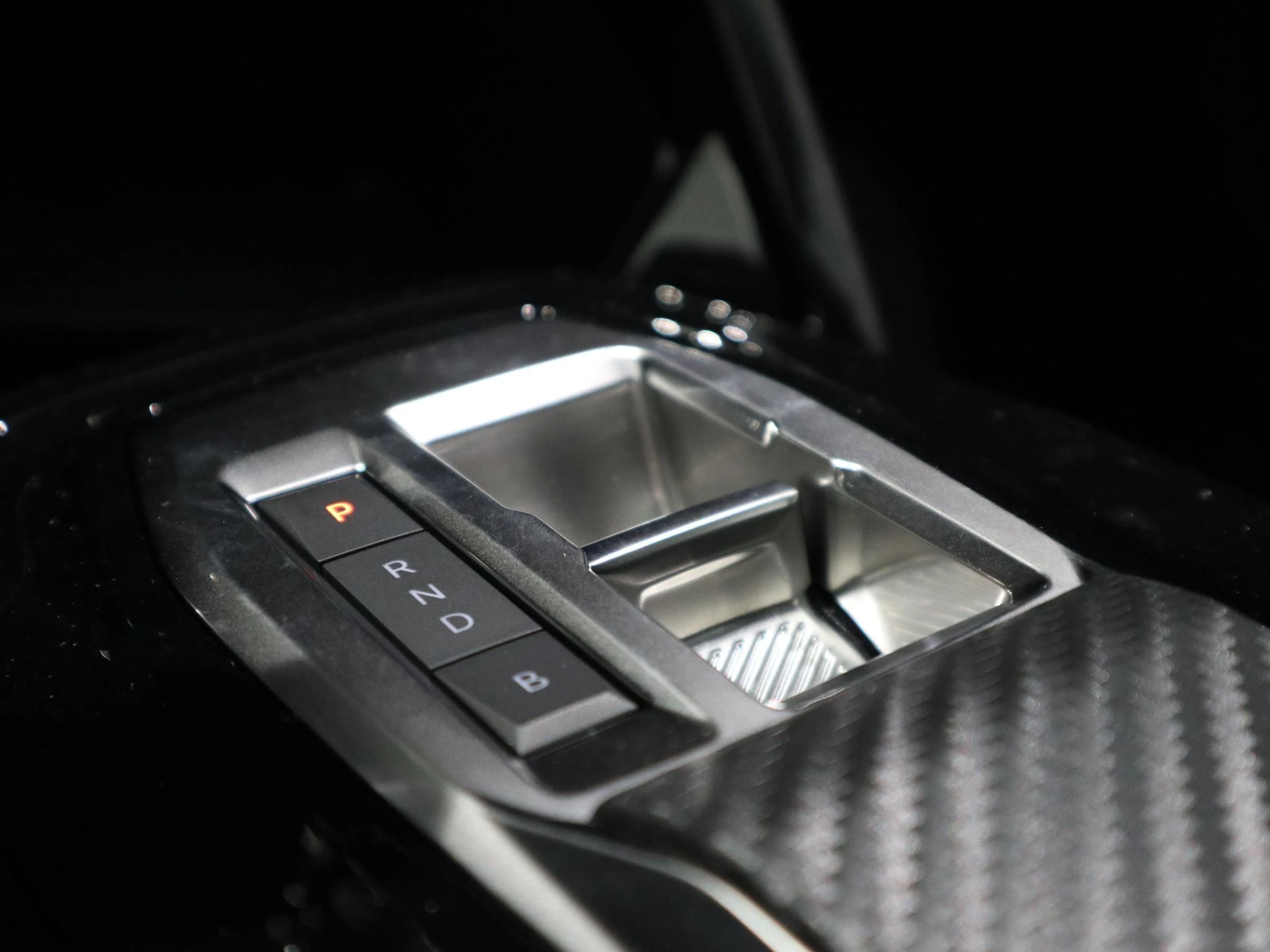 Peugeot 208 Allure Hybrid 110 e-DCS8
