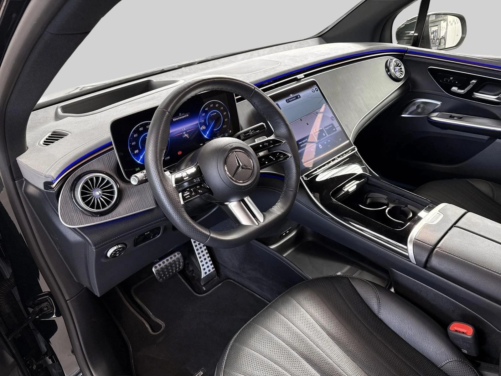 Mercedes-Benz-EQE-image-6