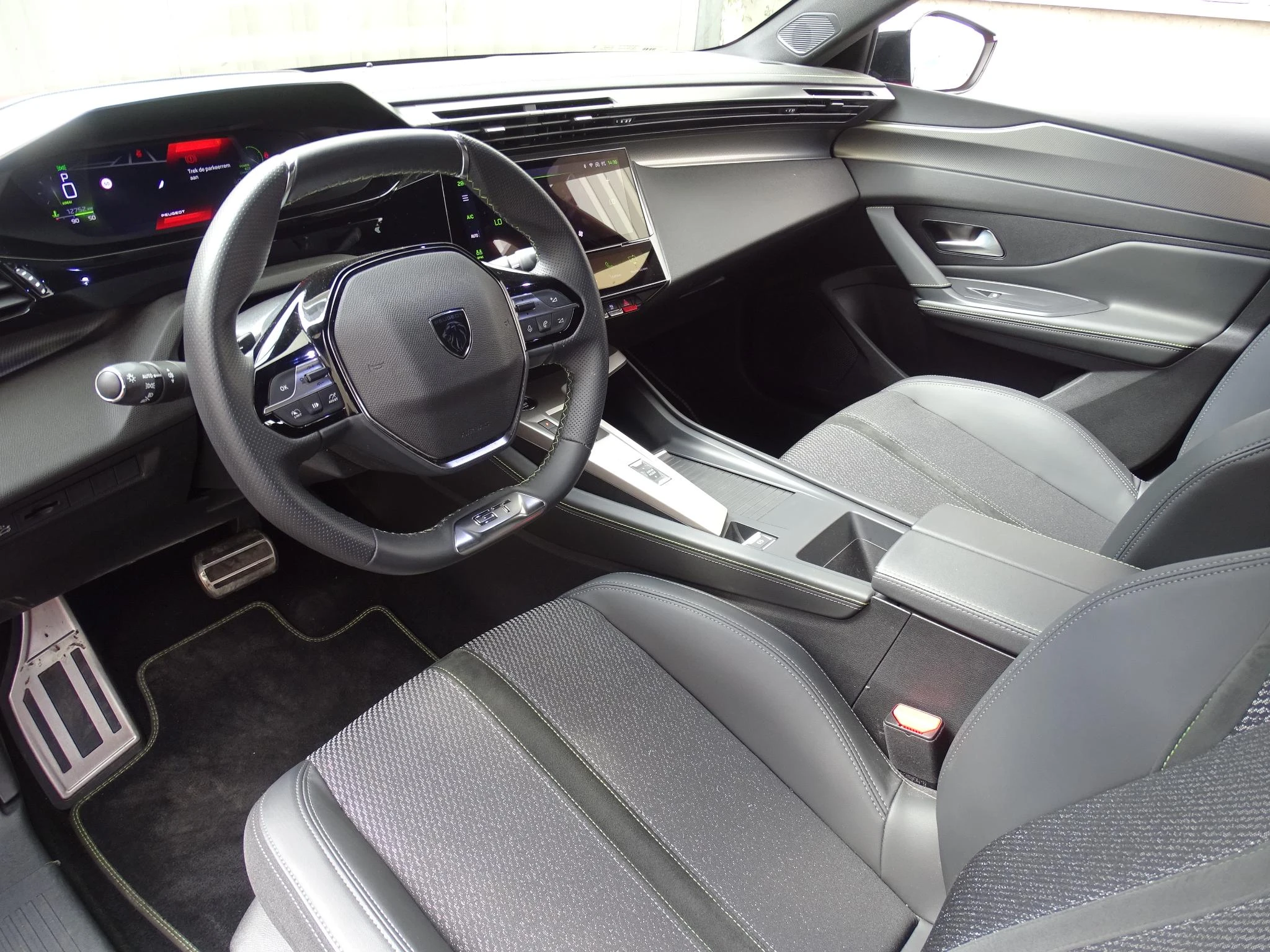 Peugeot-408-image-12