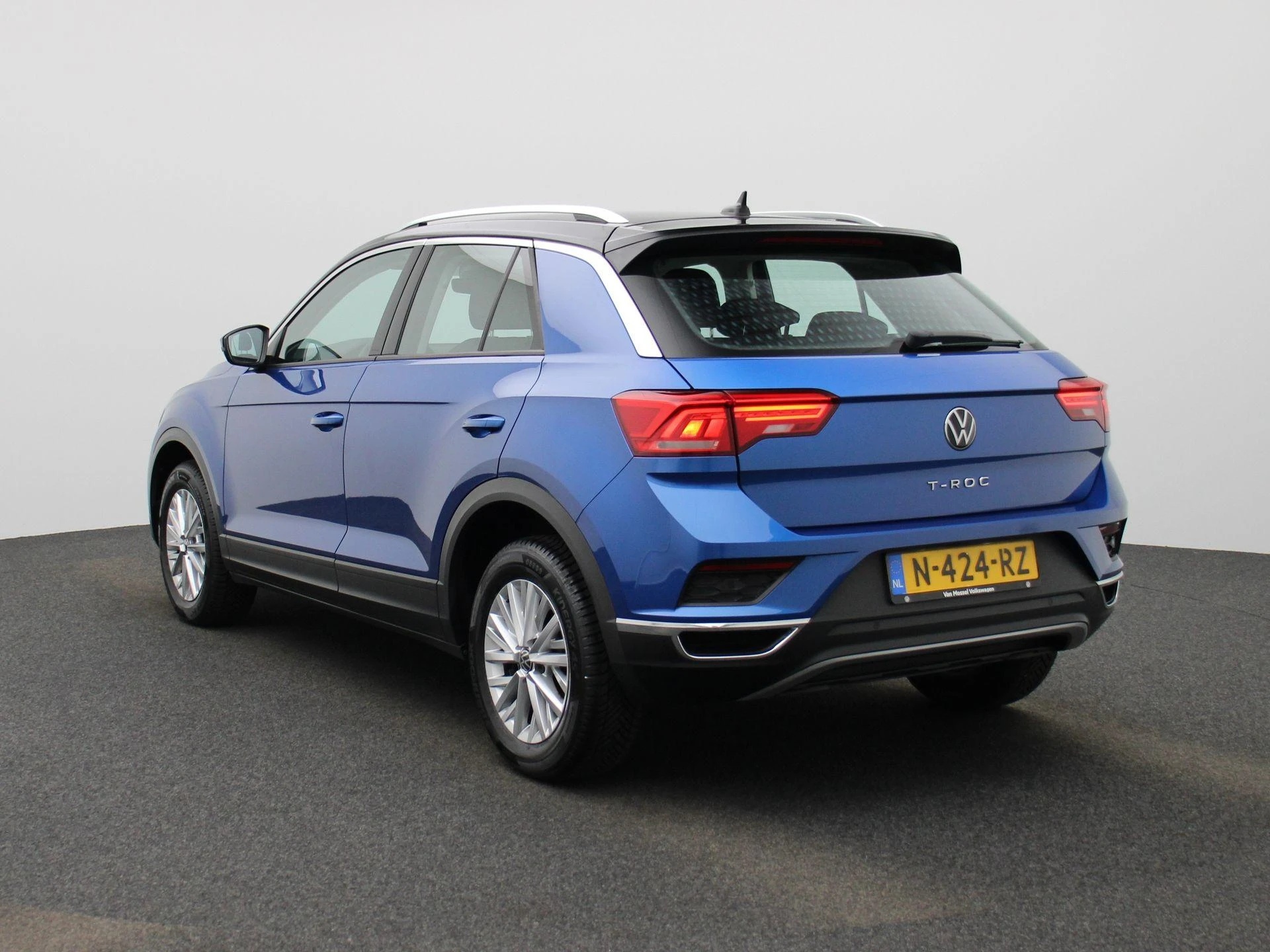 Volkswagen-T-Roc-image-1