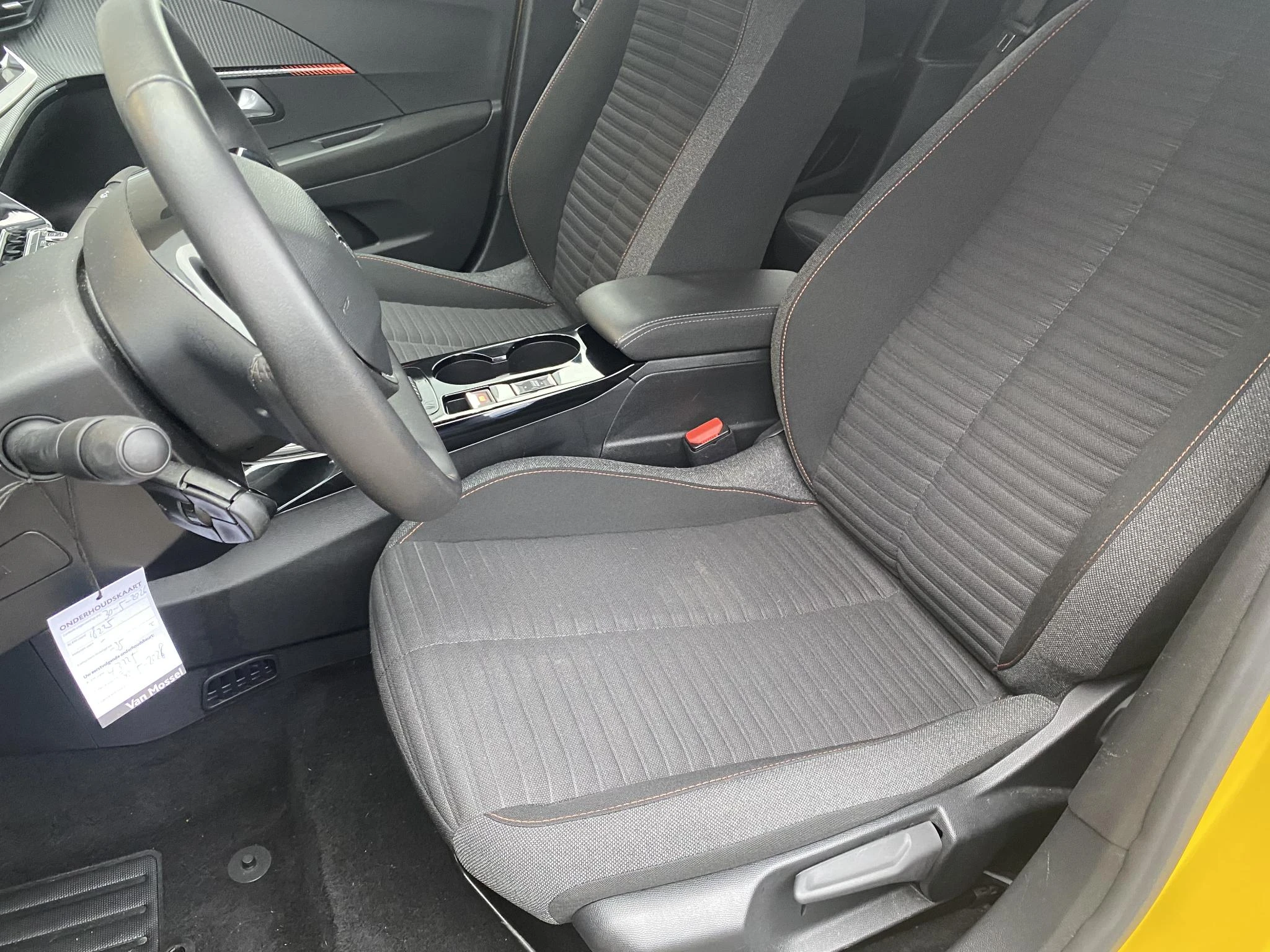 Peugeot-e-208-image-4