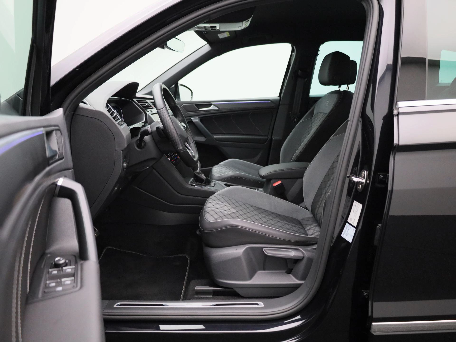 Volkswagen-Tiguan-image-8