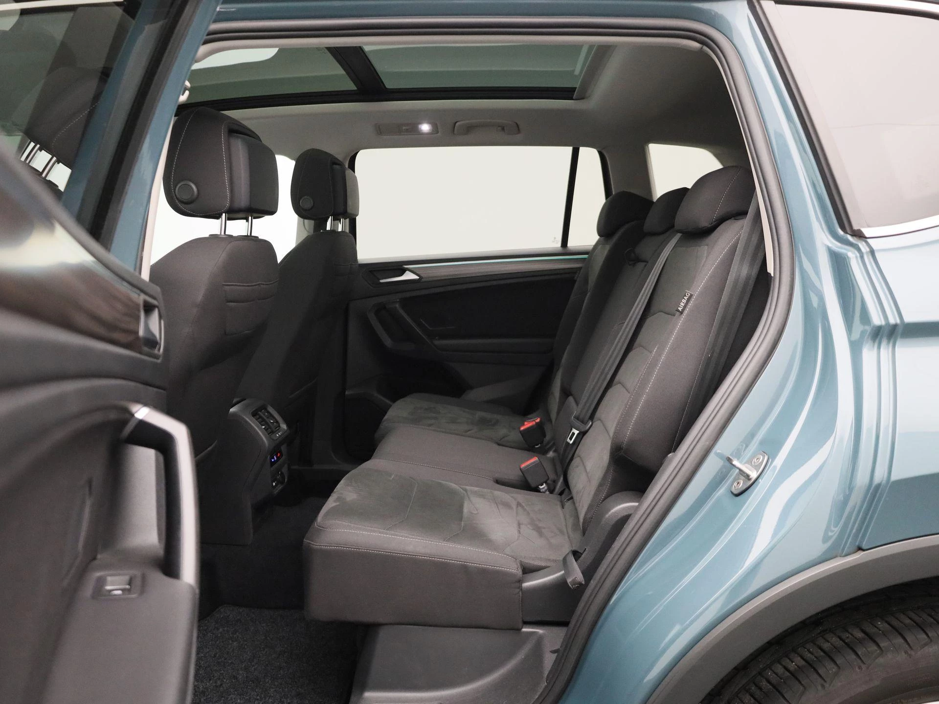 Volkswagen-Tiguan Allspace-image-12